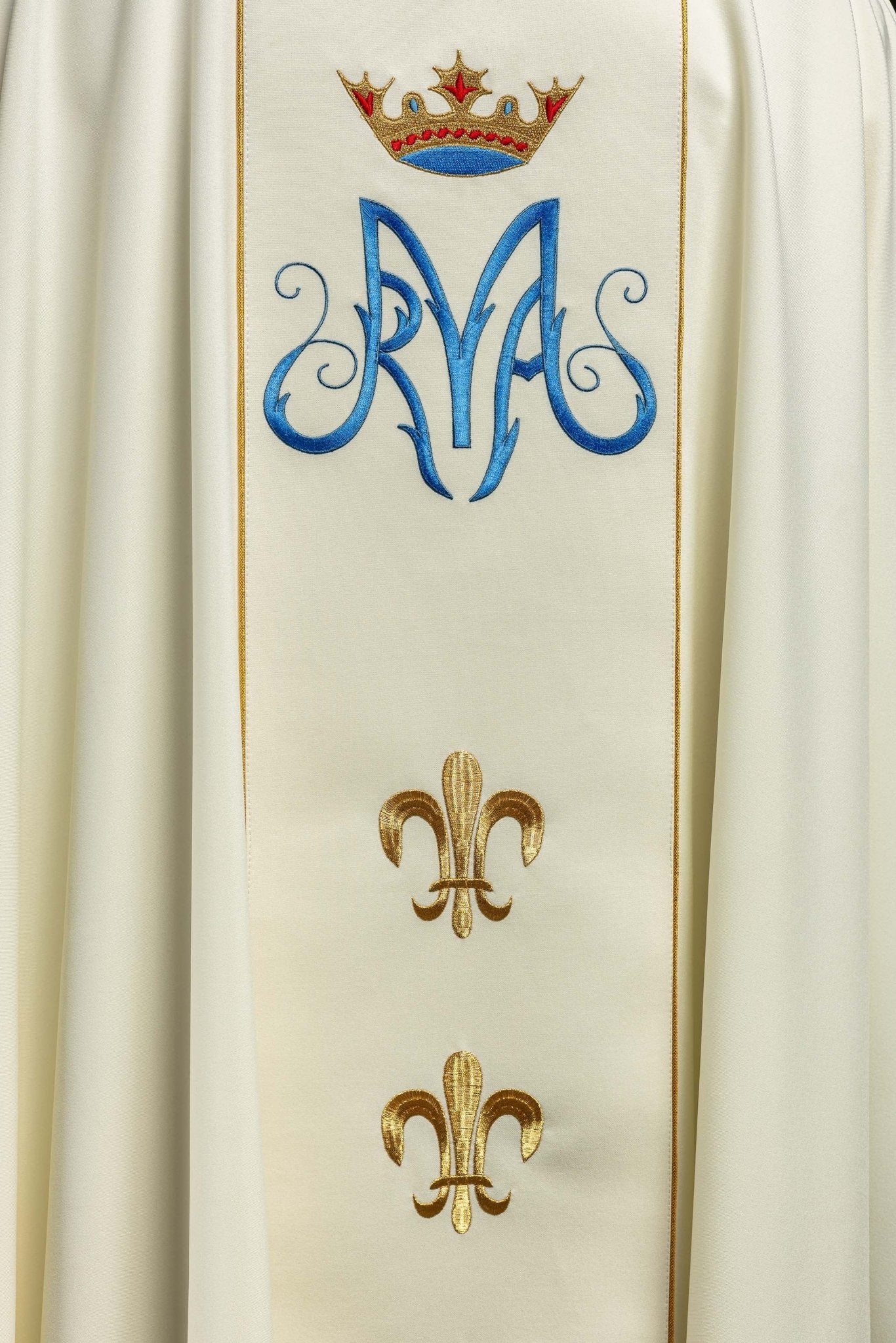 Chasuble with the image of Our Lady of Częstochowa in ecru KOR/201/05/01 ECRU - HAFTINAUSA.COM