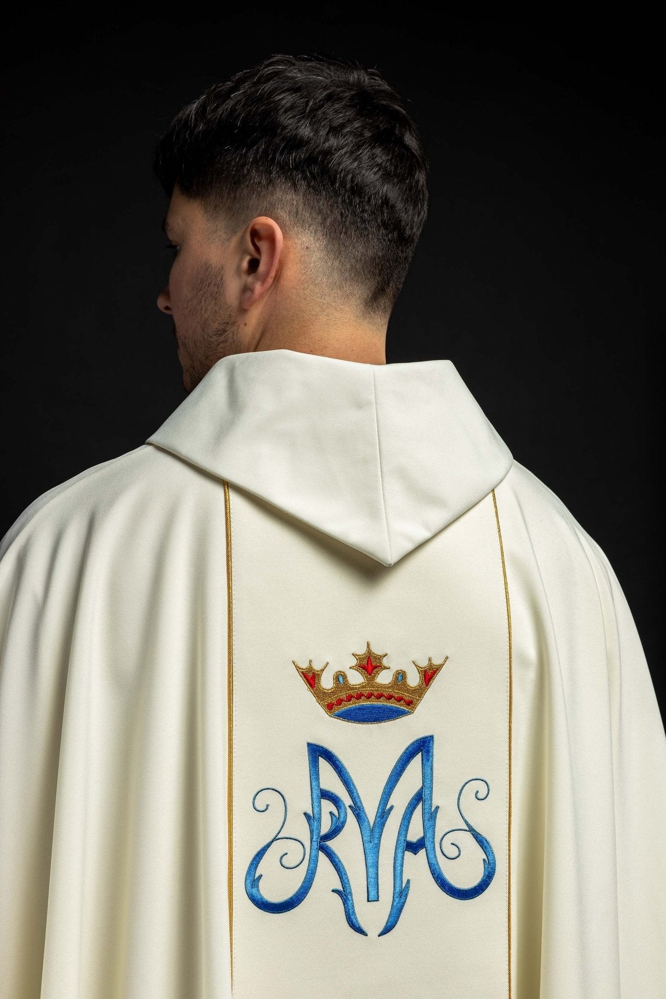 Chasuble with the image of Our Lady of Częstochowa in ecru KOR/201/05/01 ECRU - HAFTINAUSA.COM