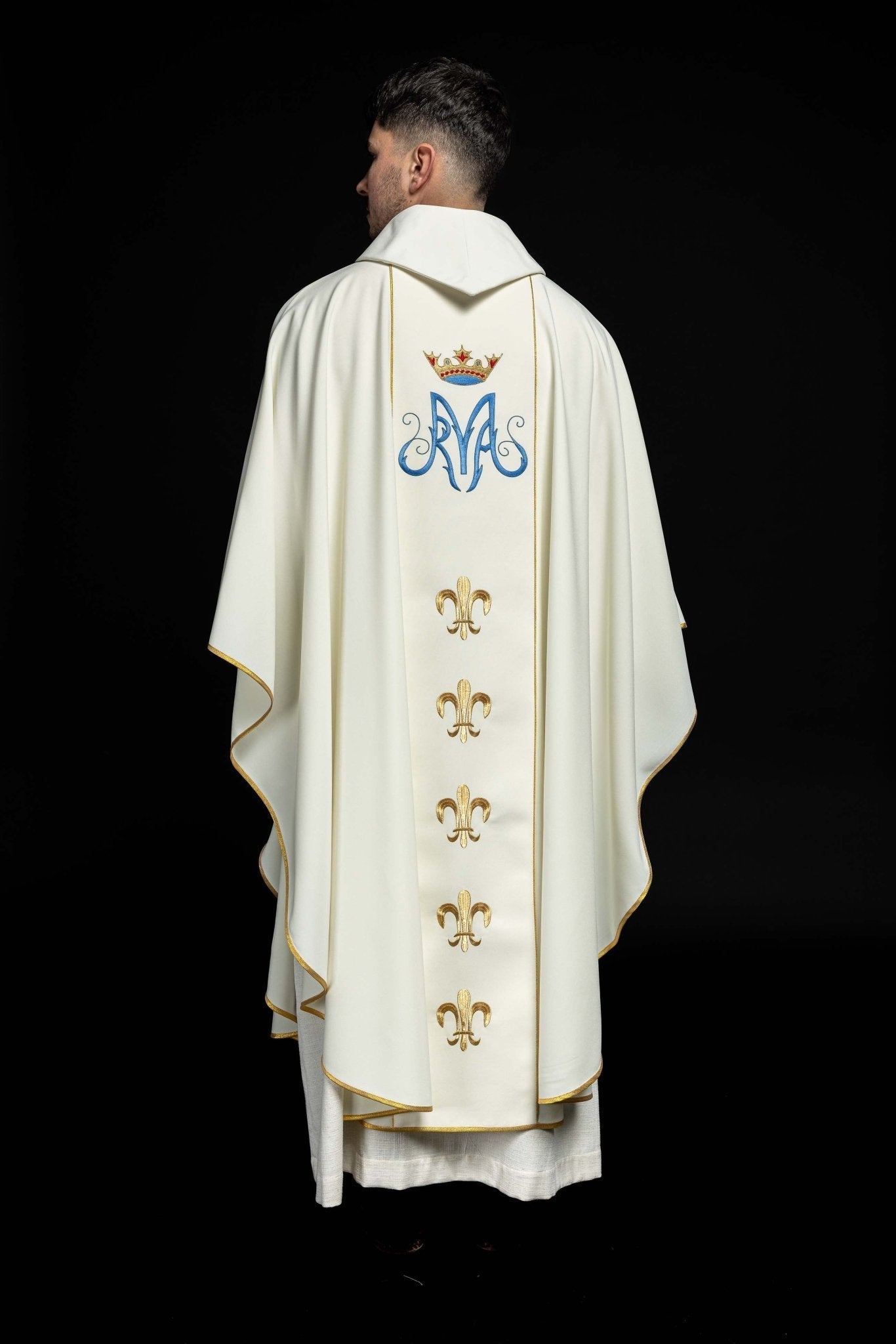 Chasuble with the image of Our Lady of Częstochowa in ecru KOR/201/05/01 ECRU - HAFTINAUSA.COM