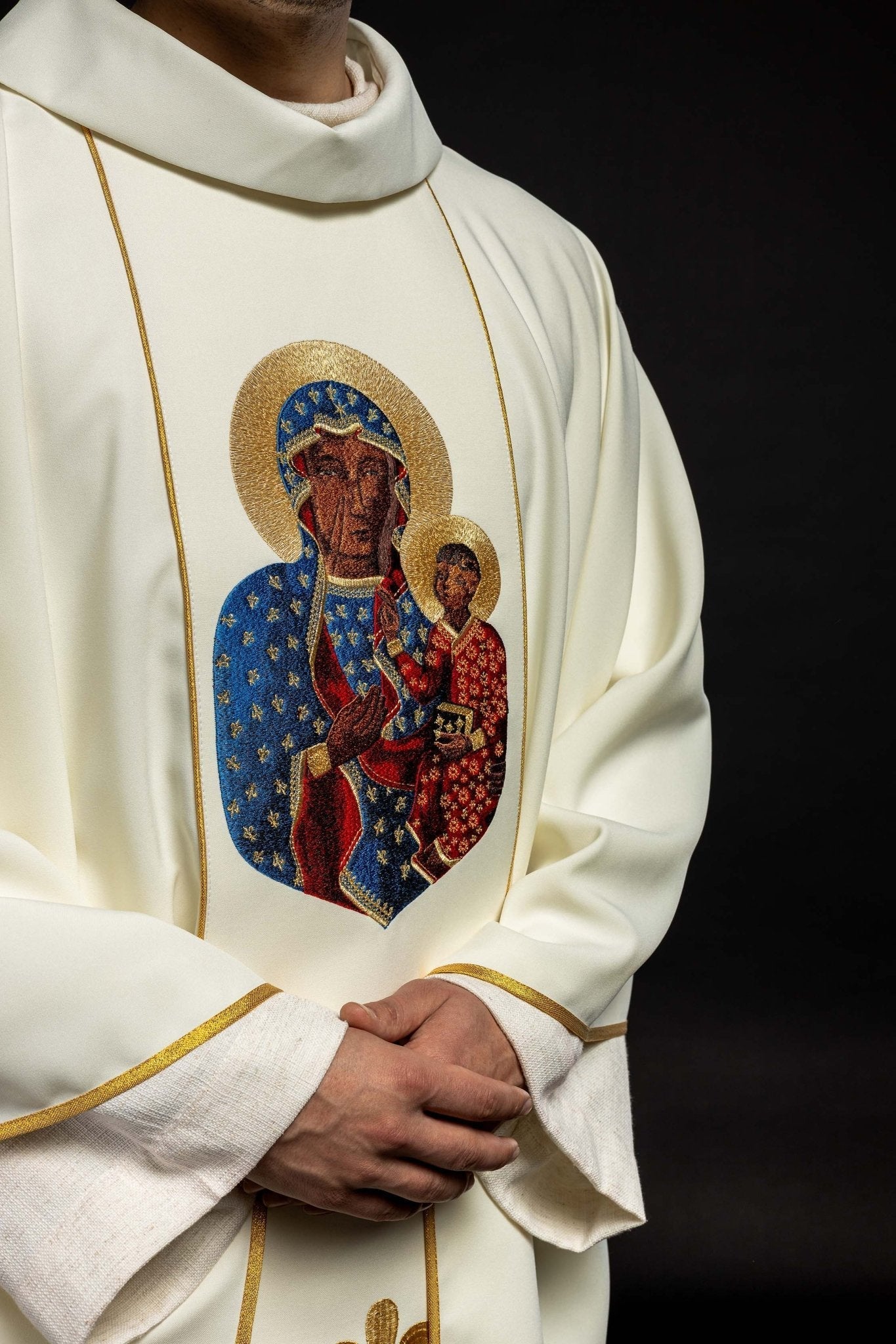 Chasuble with the image of Our Lady of Częstochowa in ecru KOR/201/05/01 ECRU - HAFTINAUSA.COM