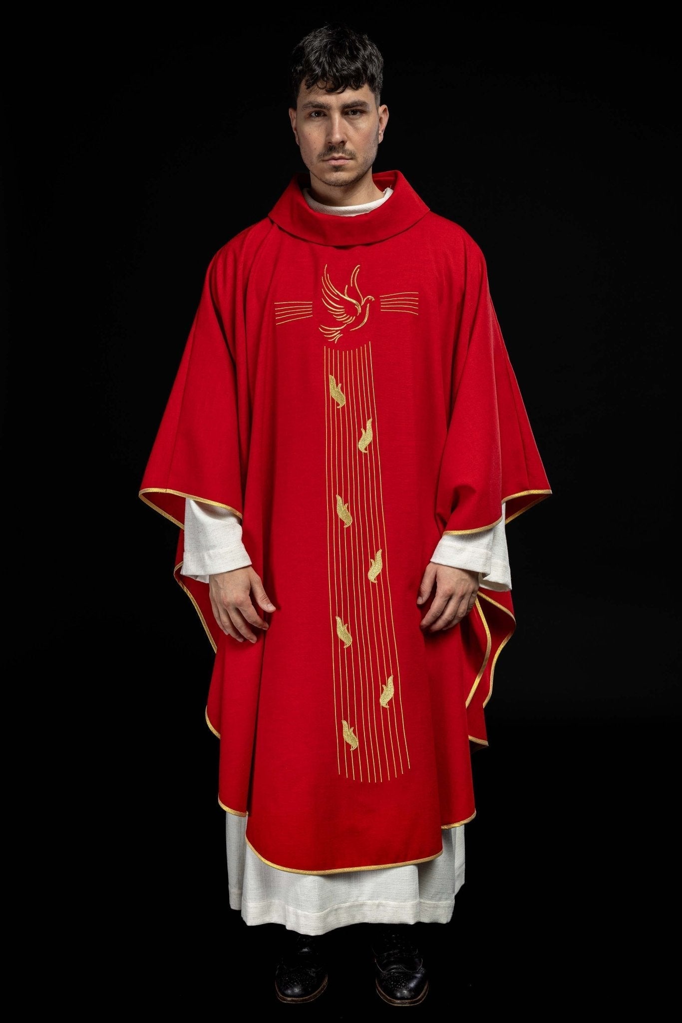 Chasuble with the symbol of the Holy Spirit KOR/218/02/62 CZERWONY - HAFTINAUSA.COM