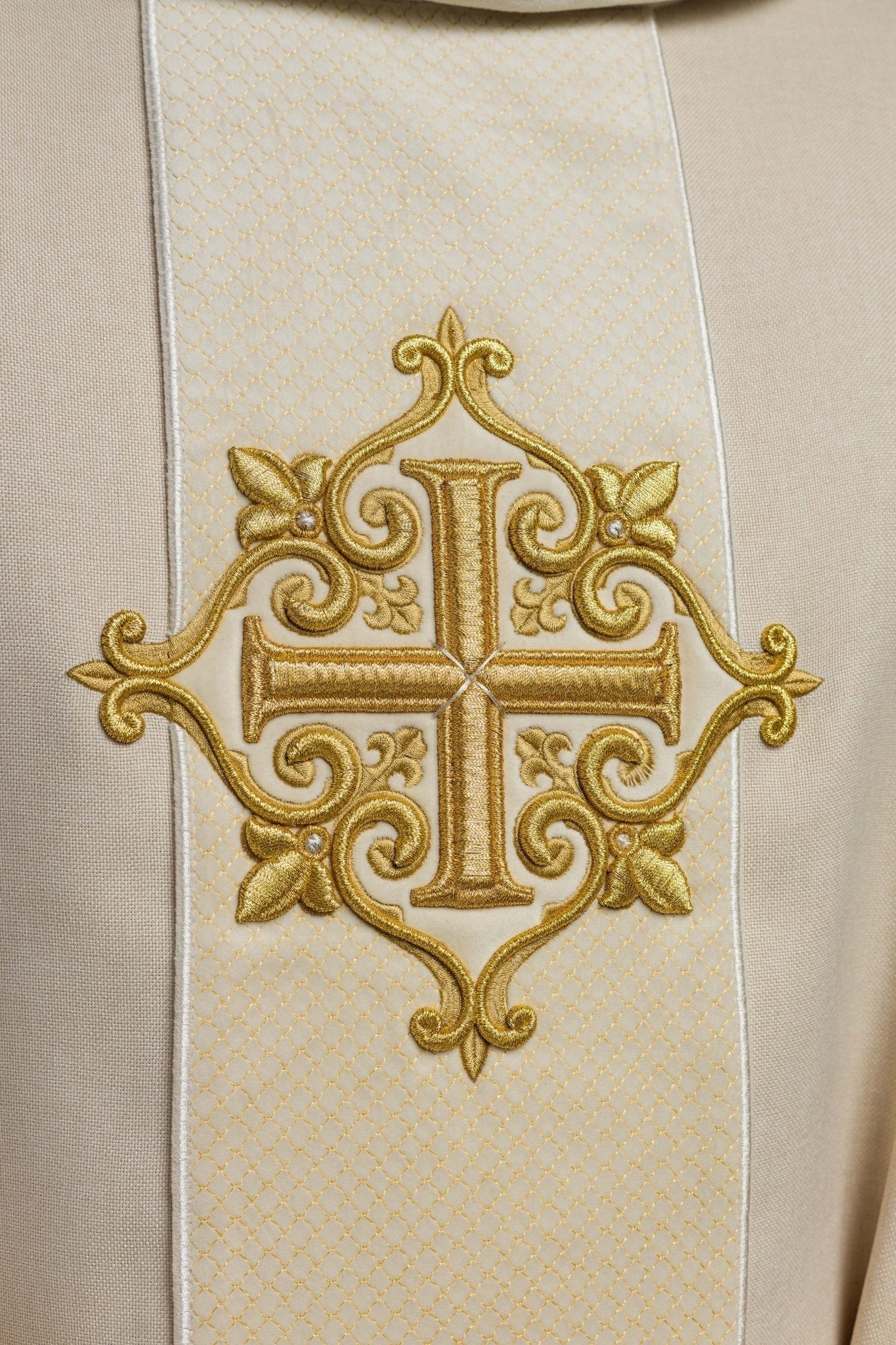 Chasuble with Velvet Ecru Band and Cross Embroidery LE/7030/05 - HAFTINAUSA.COM