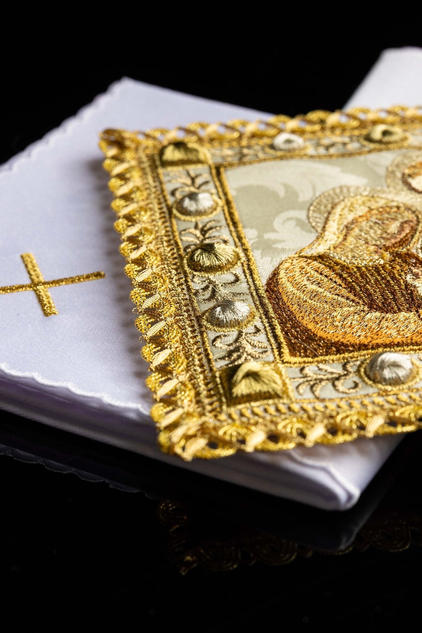 Christmas Chalice Linen Set with the Image of the Holy Family S-5575 - CHASUBLES.COM