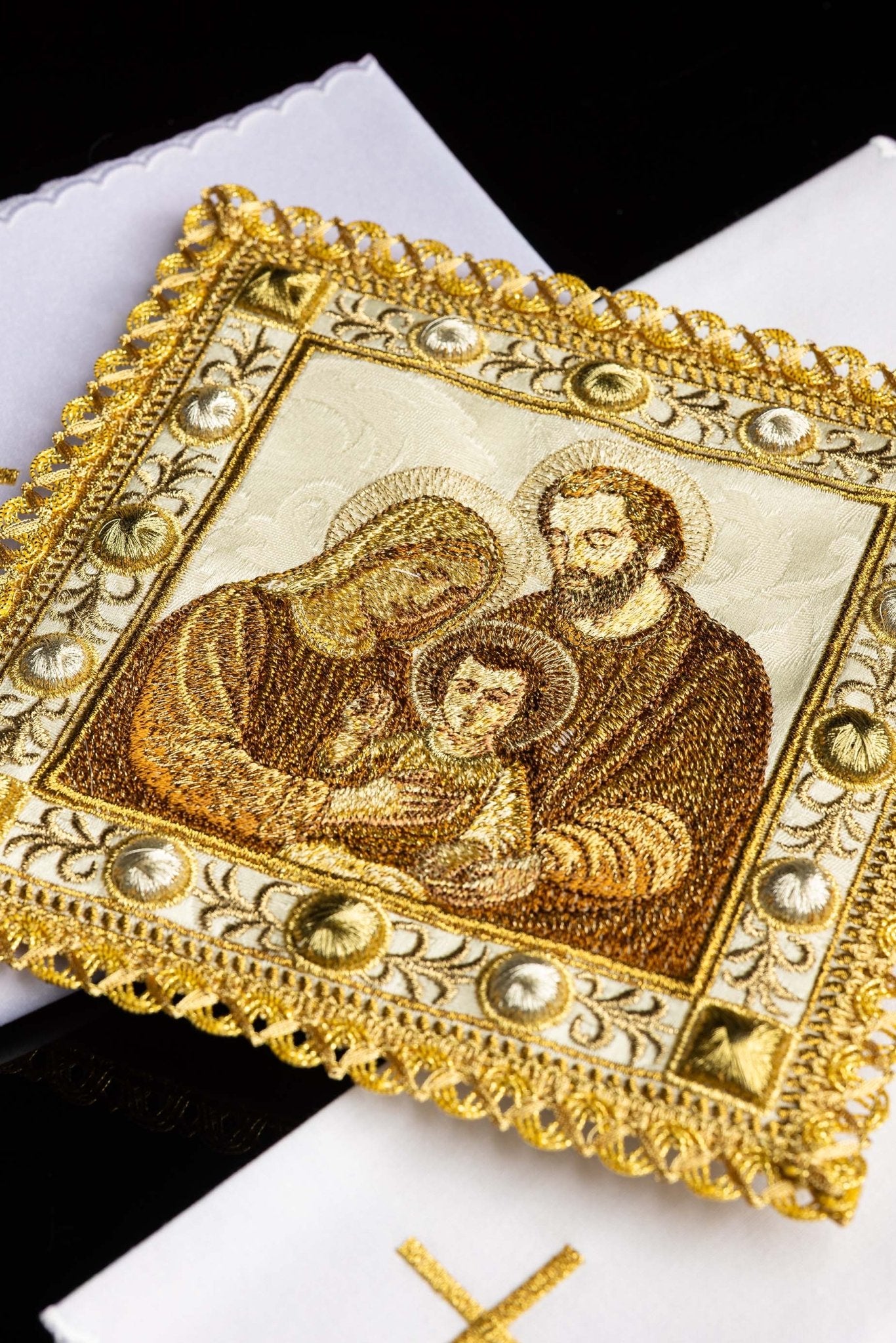Christmas Chalice Linen Set with the Image of the Holy Family S-5575 - CHASUBLES.COM