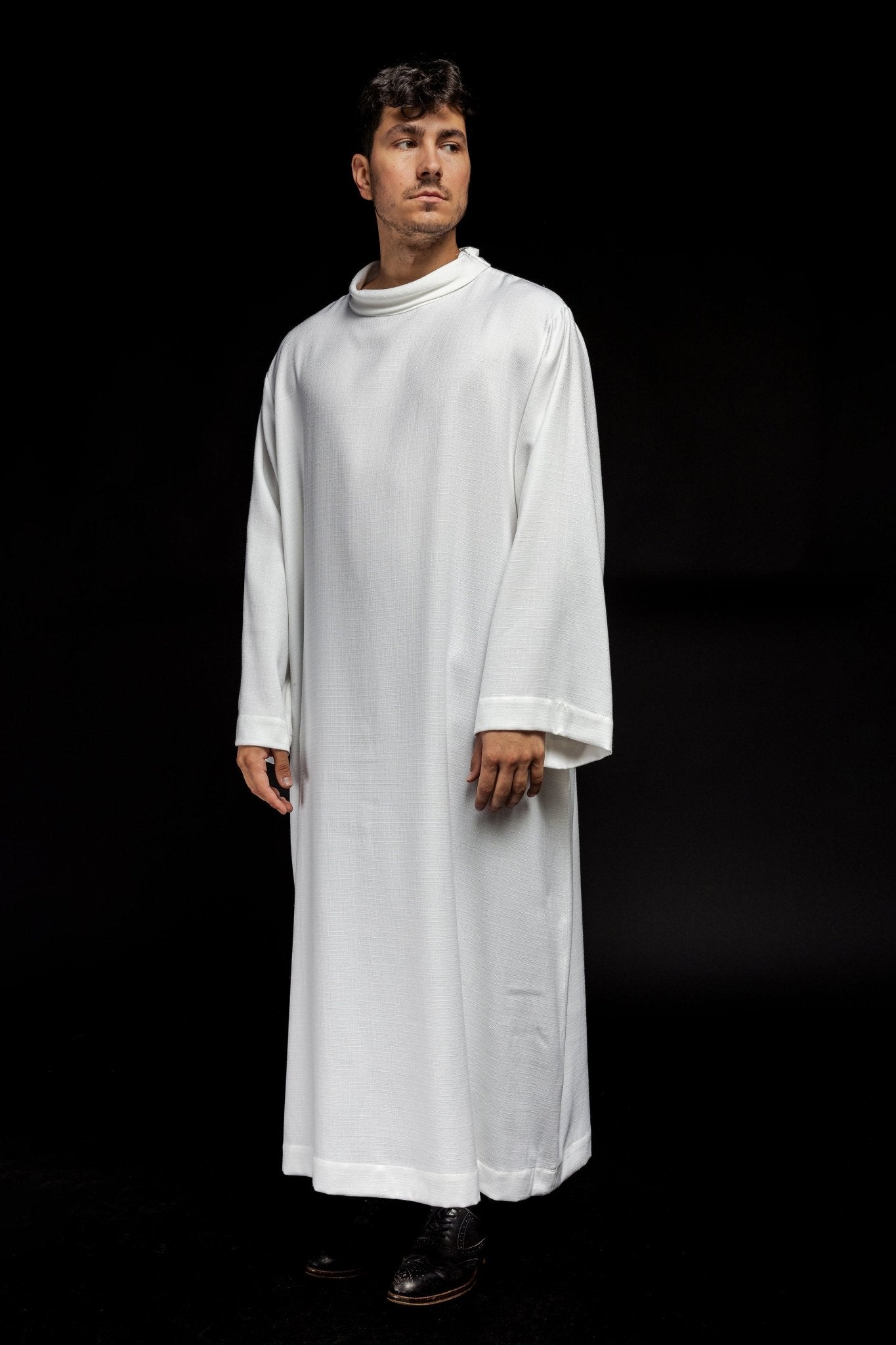 Clergy alb made of white linen fabric KAB/031/04/49 135cm/164cm - HAFTINAUSA.COM