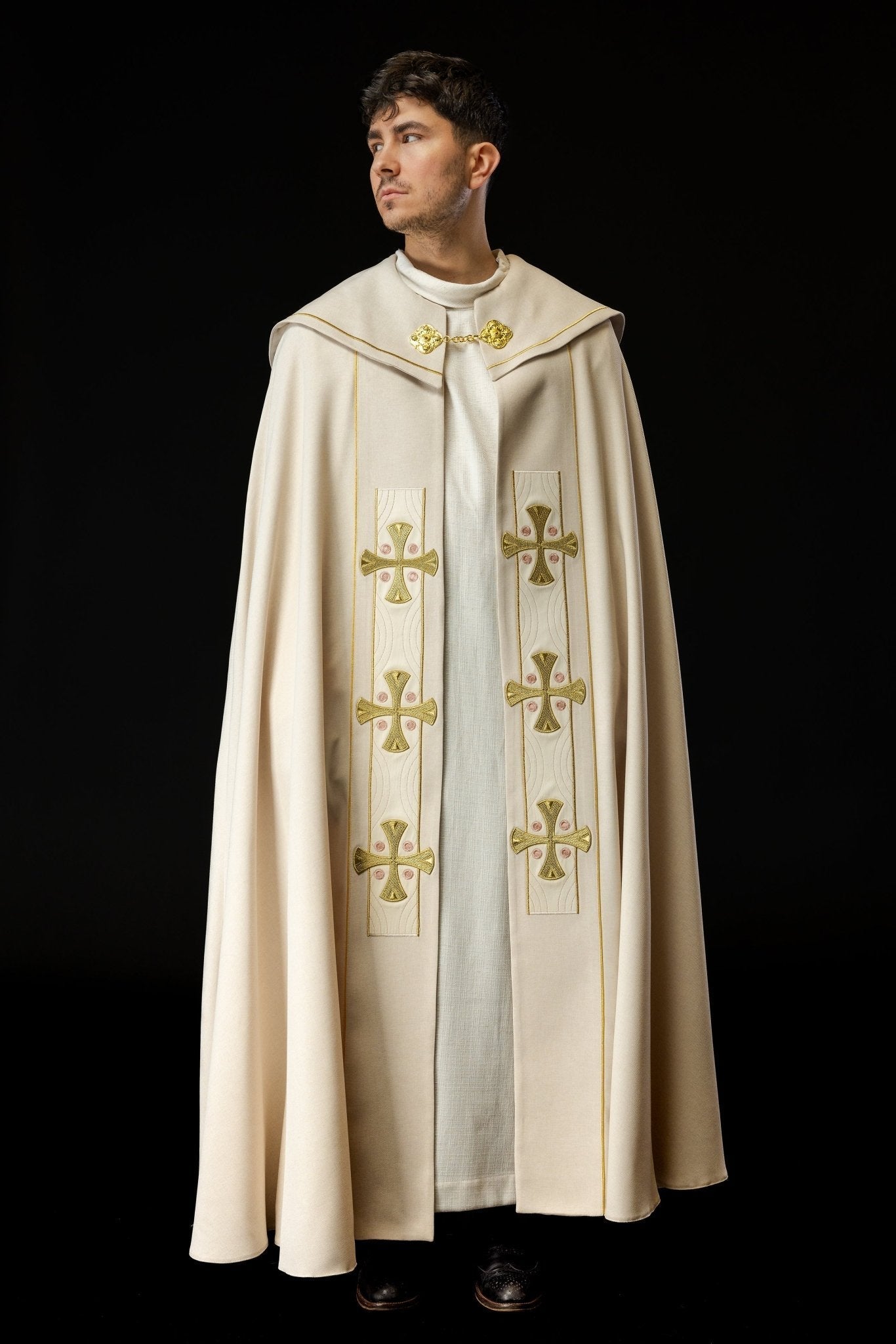 Cope with embroidered golden crosses and ecru velvet S - 3068 - 05 - 70 150cm - HAFTINAUSA.COM