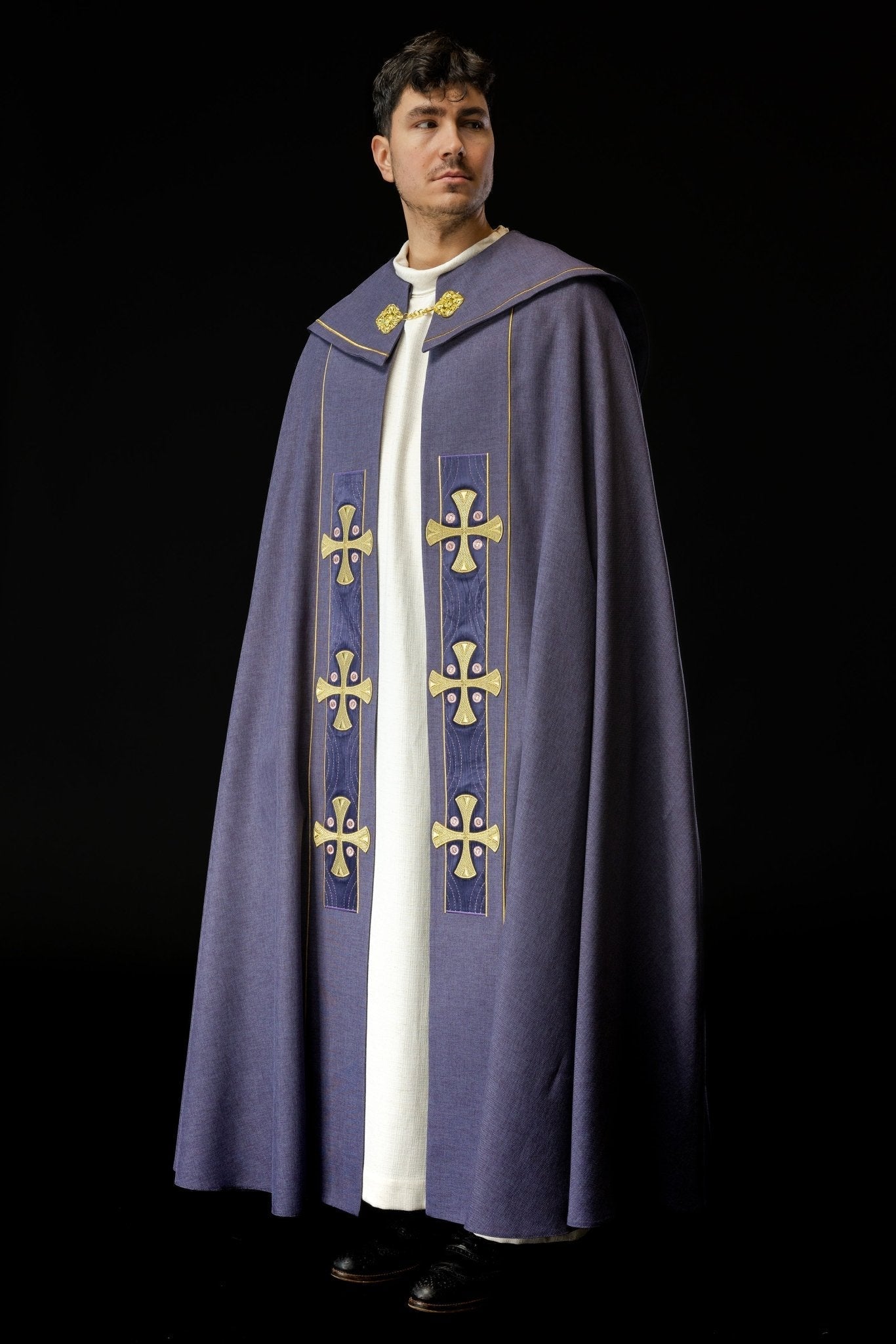 Cope with embroidered golden crosses and purple velvet S - 3068 - 03 - 70 150cm - HAFTINAUSA.COM