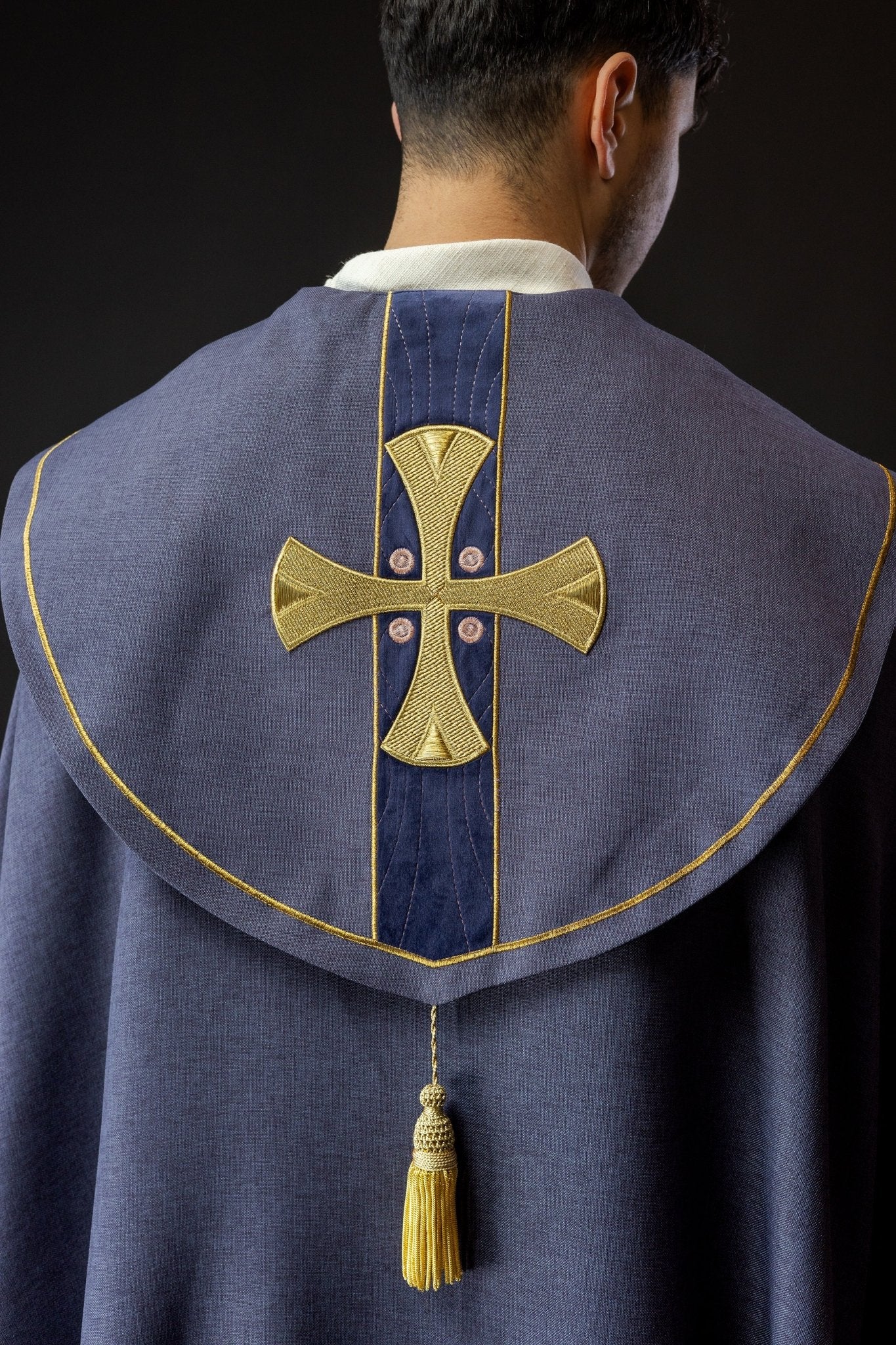 Cope with embroidered golden crosses and purple velvet S - 3068 - 03 - 70 150cm - HAFTINAUSA.COM
