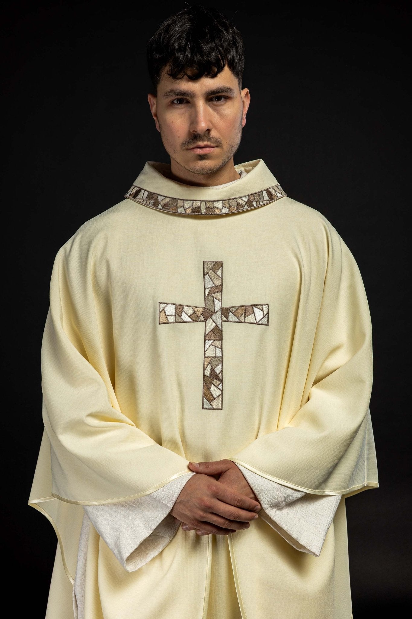 Cream chasuble with cream embroidery KOR/257/05/62 - HAFTINAUSA.COM