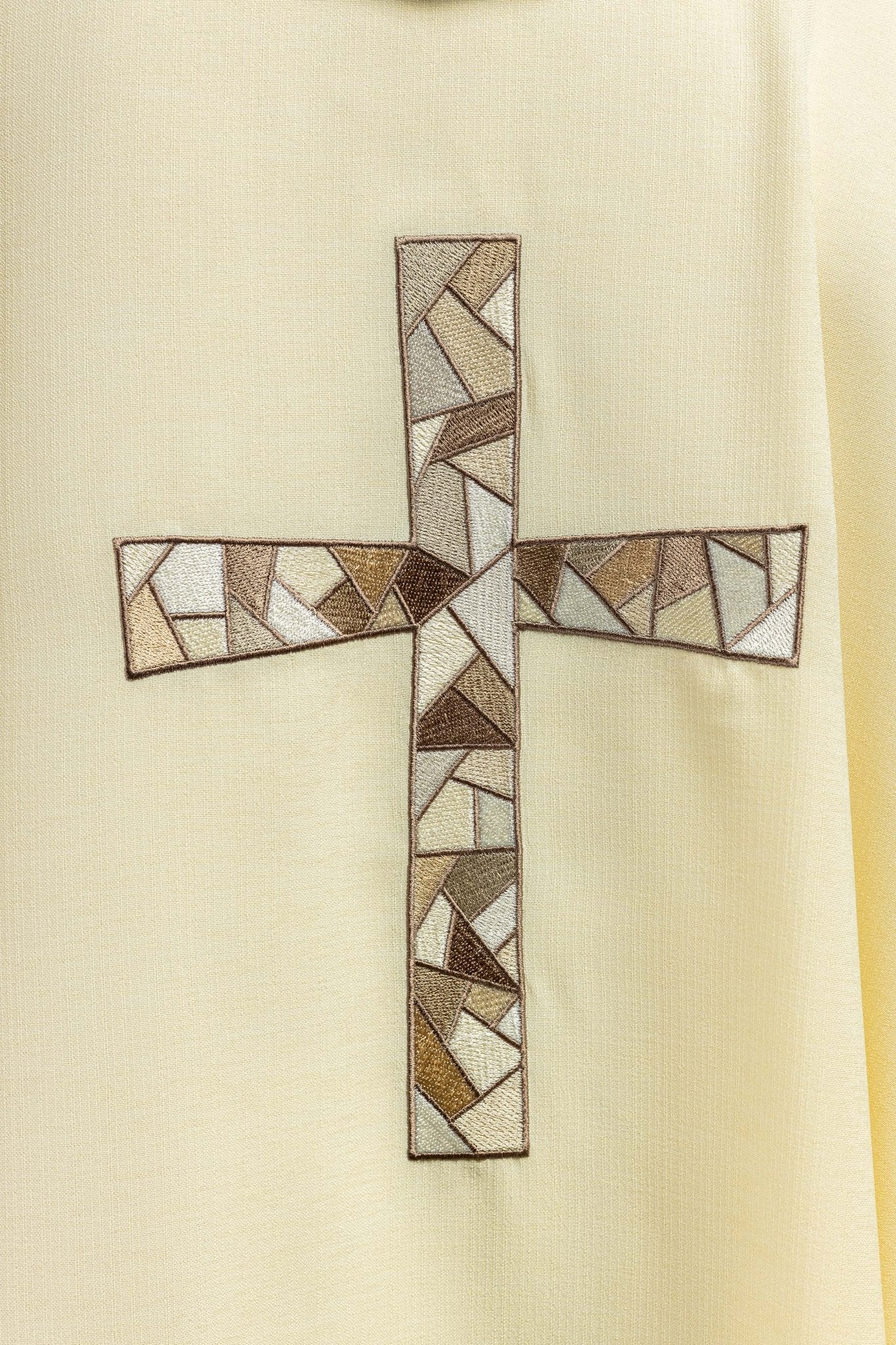 Cream chasuble with cream embroidery KOR/257/05/62 - HAFTINAUSA.COM