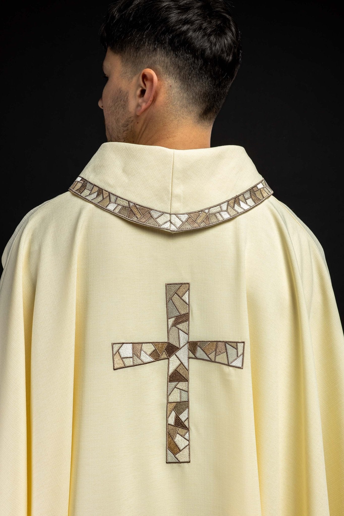 Cream chasuble with cream embroidery KOR/257/05/62 - HAFTINAUSA.COM