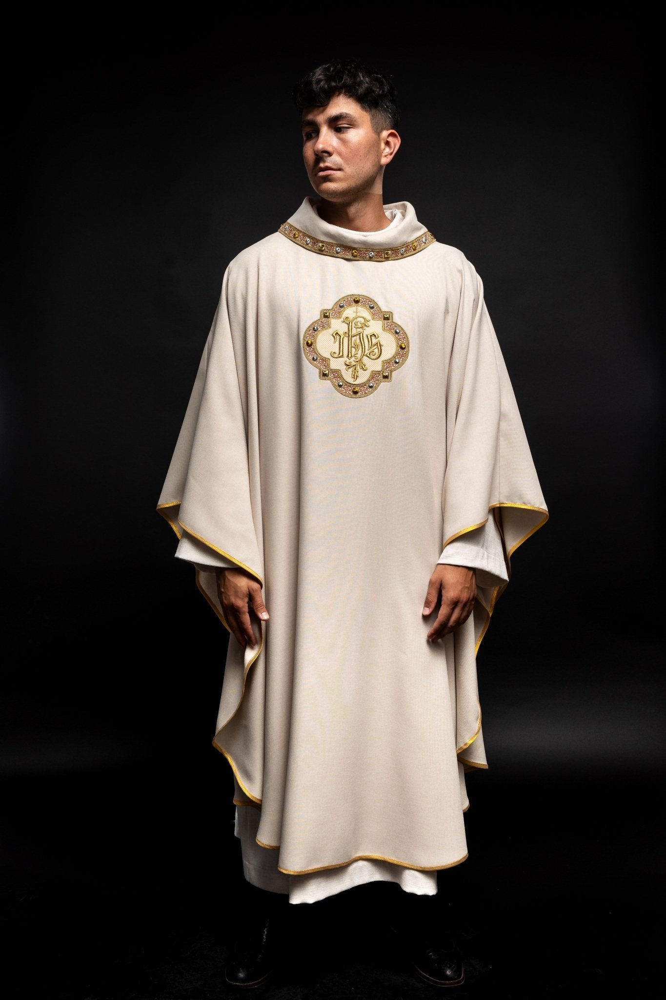 Cream colored chasuble with classic JHS symbol and colorful collar S - 7073 - 05 - 70 - HAFTINAUSA.COM