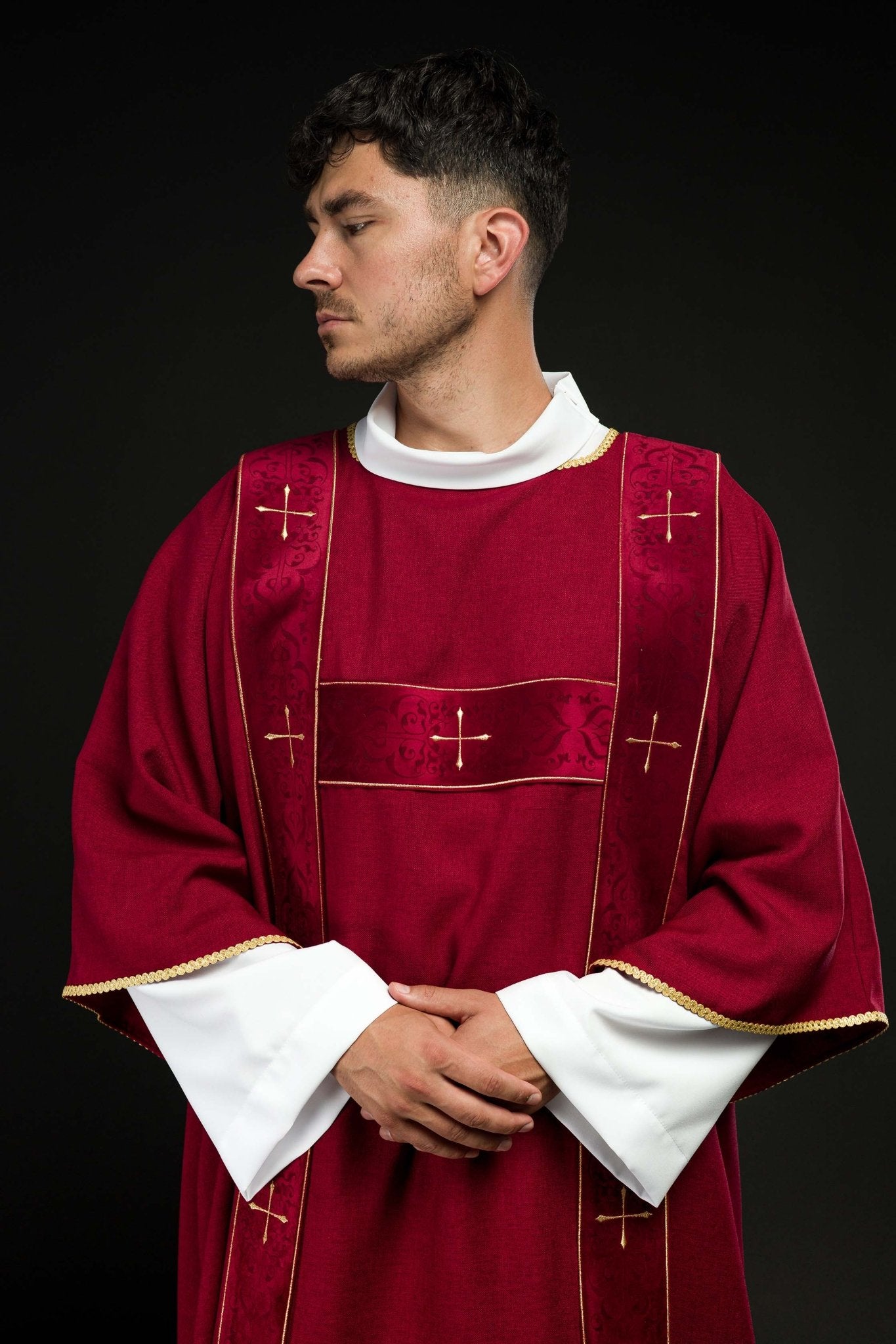 Dalmatic with velvet bands and embroidered golden crosses in red LE/1073/02/B - CHASUBLES.COM