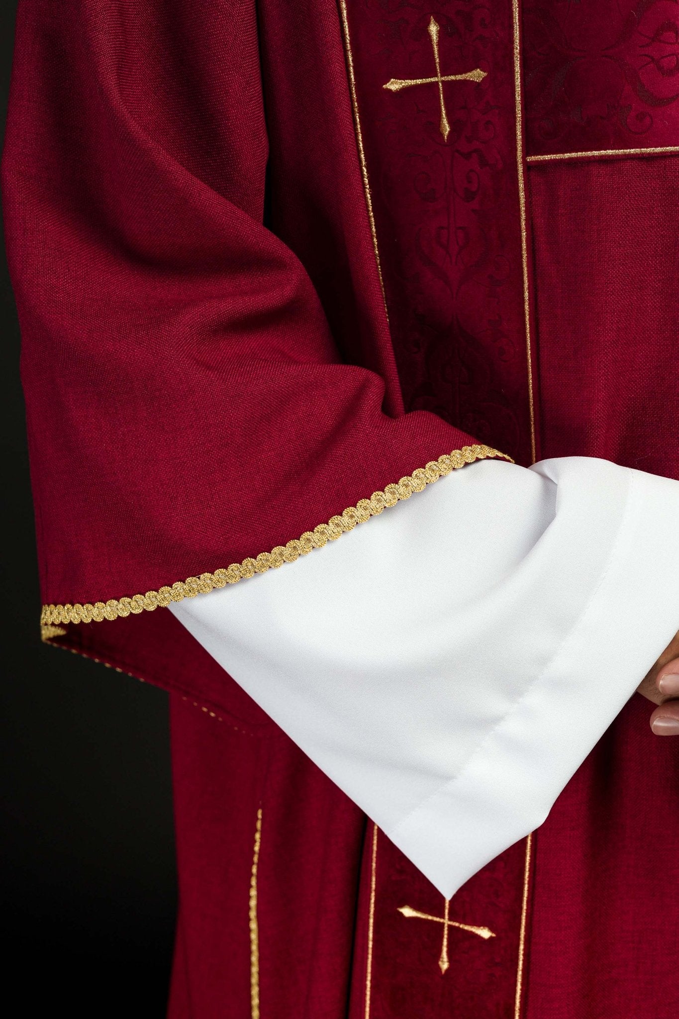 Dalmatic with velvet bands and embroidered golden crosses in red LE/1073/02/B - CHASUBLES.COM
