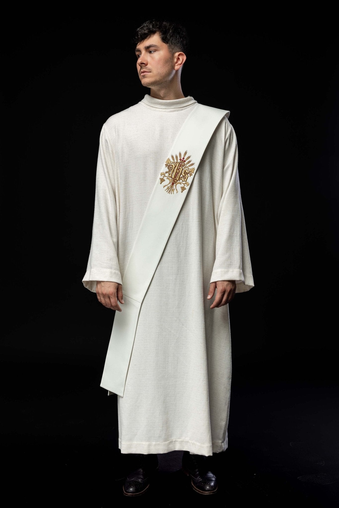 Deacon stole with grape and cross motif in ecru KSD/139/05/01 ECRU - HAFTINAUSA.COM