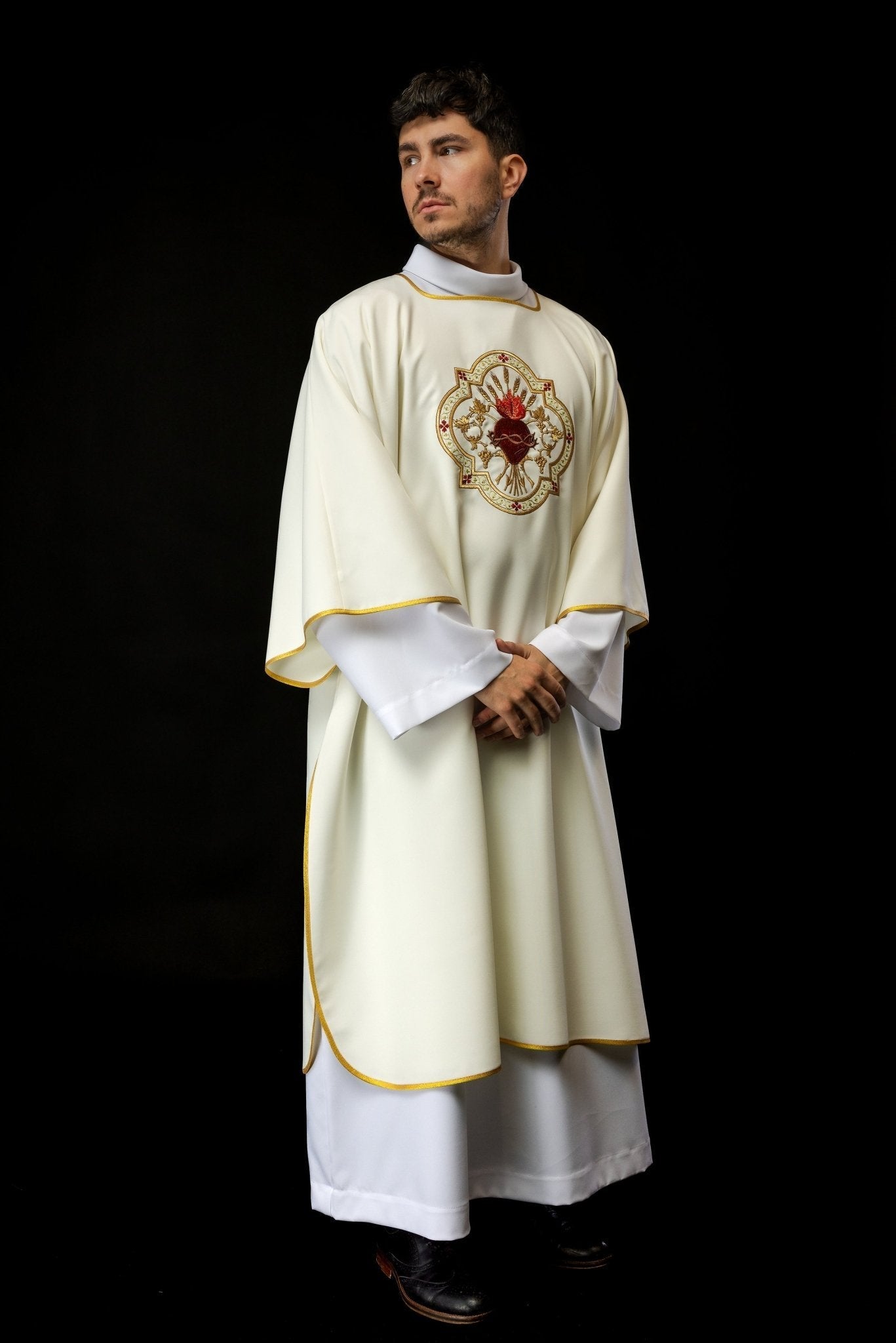 Deacons dalmatic with the Sacred Heart of Jesus and Eucharistic Chalice embroidery KDL/118/05/01/D - HAFTINAUSA.COM