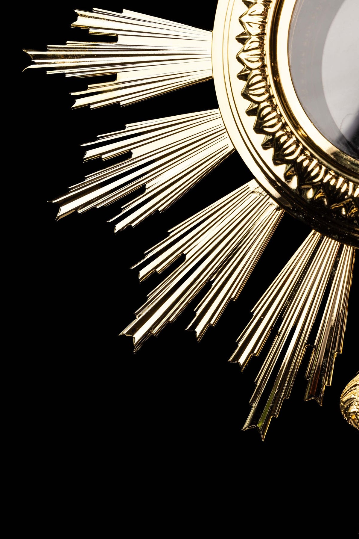 Close-up of the monstrance showing the gold-plated rim and clustered radiant rays