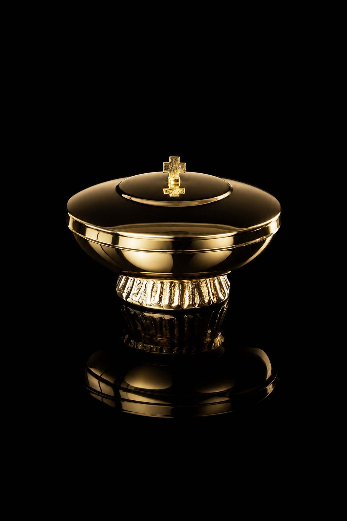 Centered view of the ciborium with cross finial, smooth lid, and fluted pedestal base