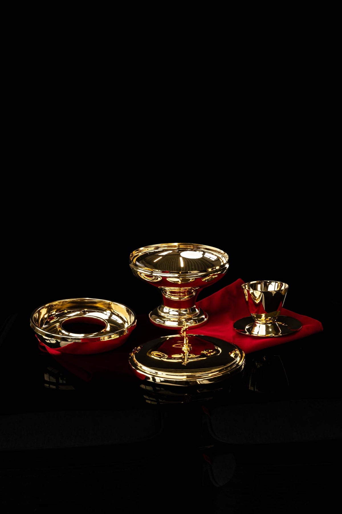 Close-up of the ciborium lid and tiered stem in gold-plated brass