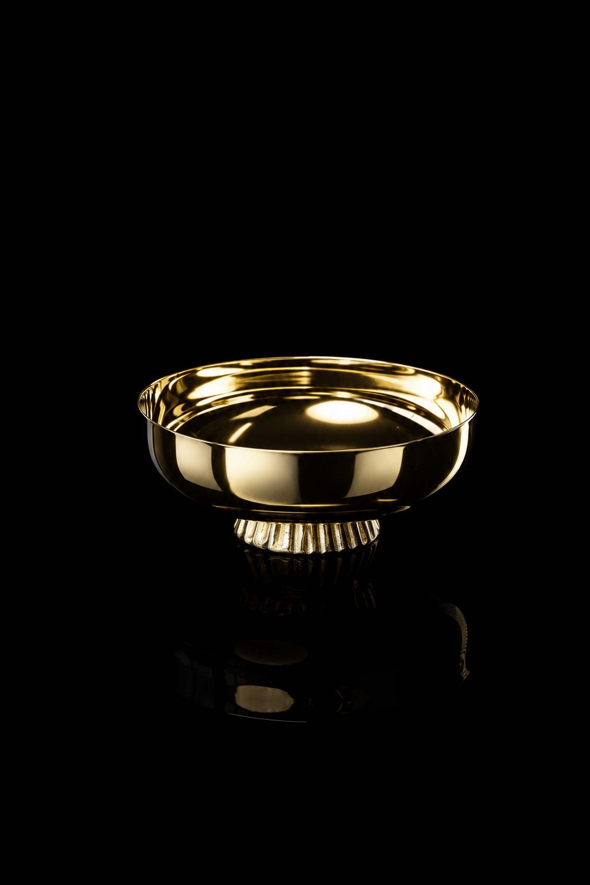 Front view of a Gold-Plated Paten Featuring a Fluted Nodus, 4.75 in (12 cm), with raised fluted base