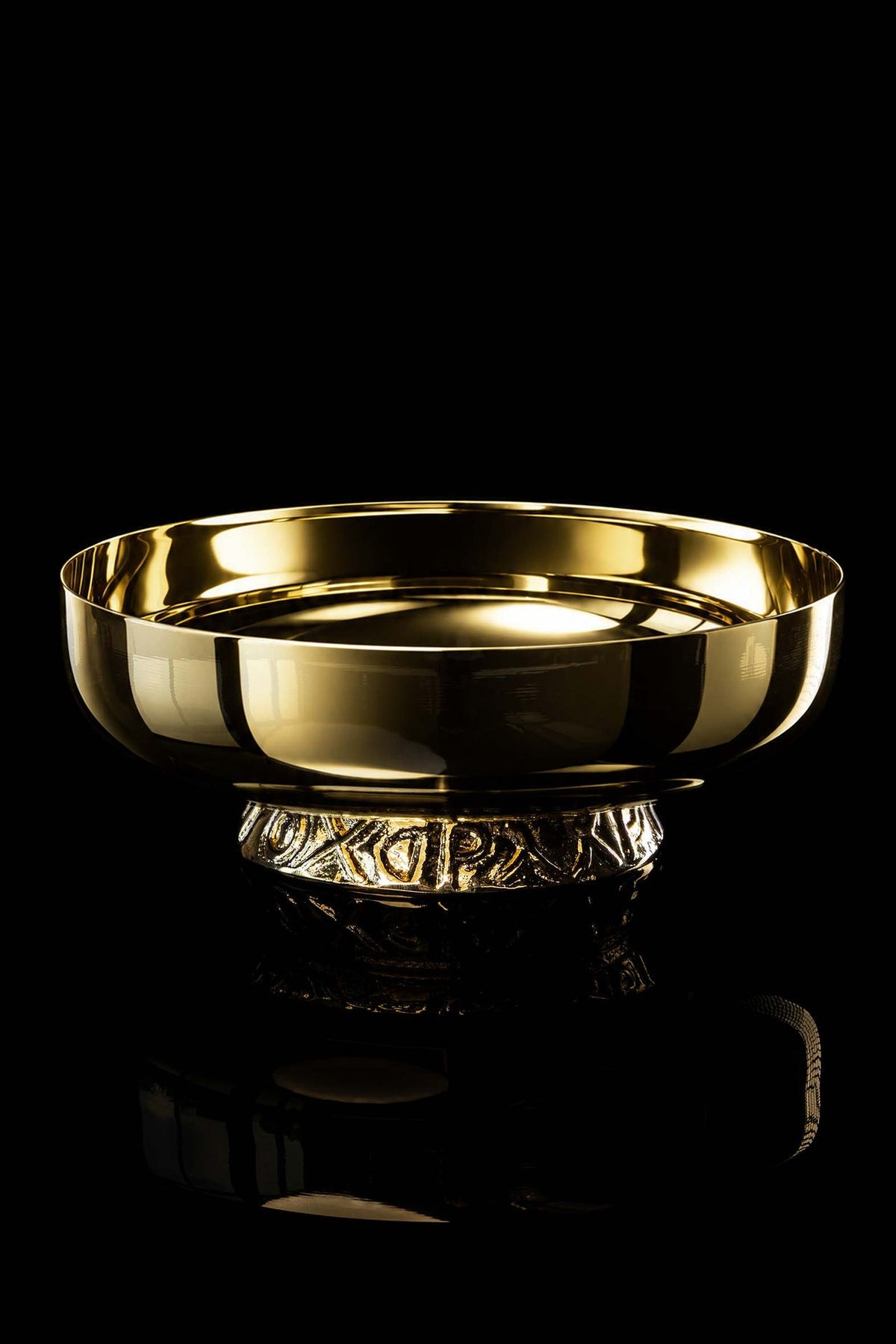 Front view of a Gold-Plated Paten Embellished with a Decorative Nodus, 6.25 in (16 cm), showing its ornate base