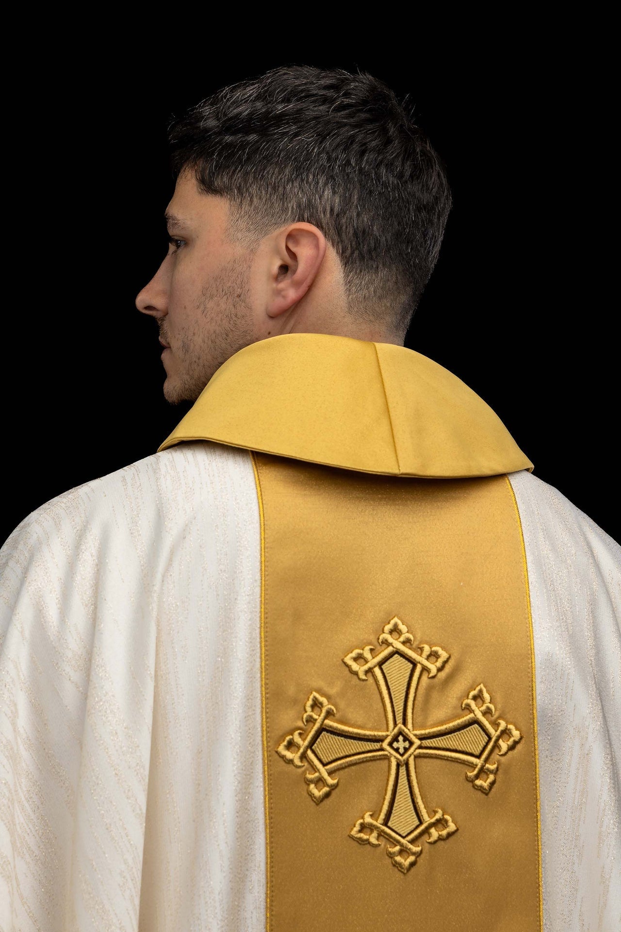 Ecru chasuble with an embroidered cross motif and a decorative fabric orphrey panel LE/7034/05 - CHASUBLES.COM