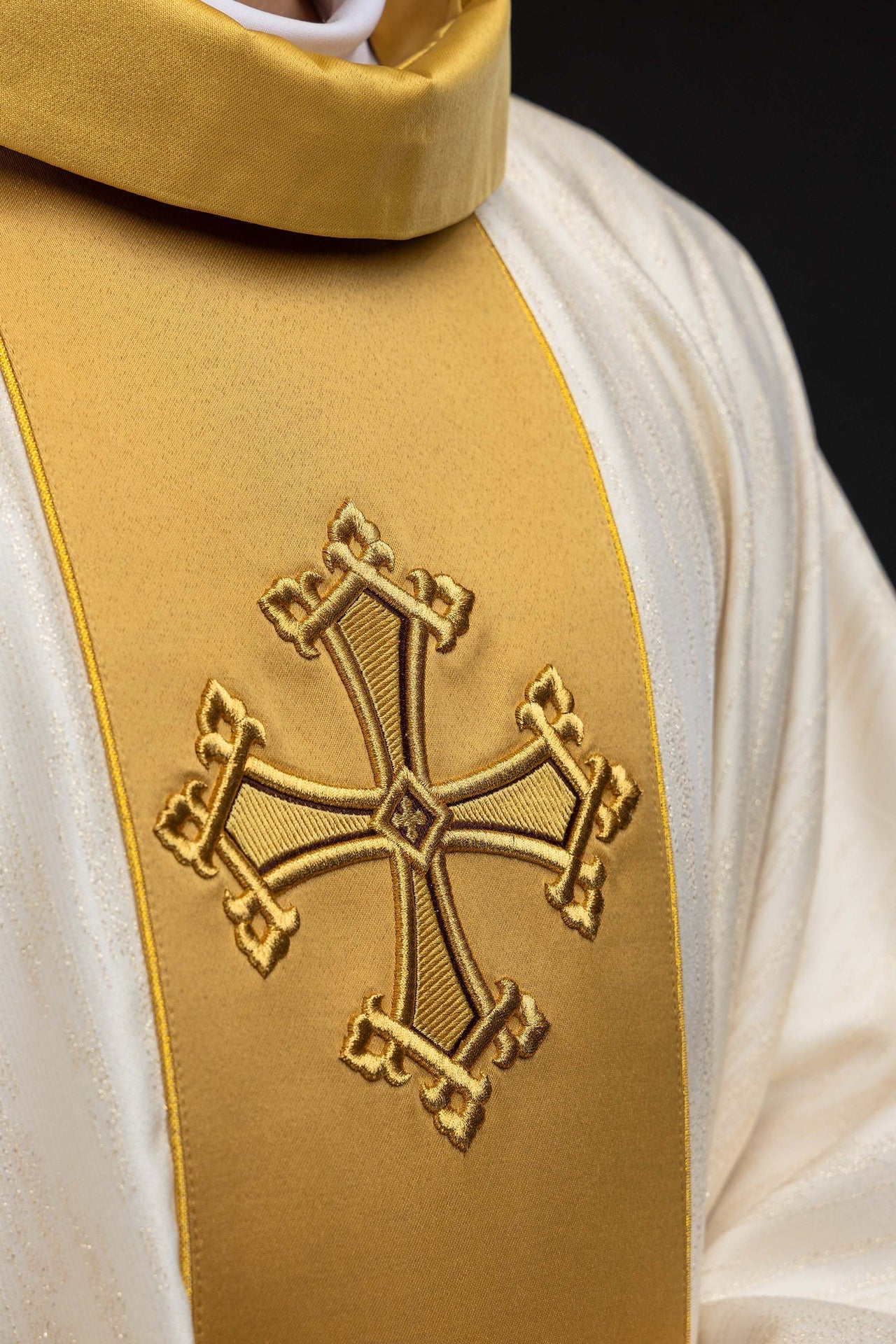 Ecru chasuble with an embroidered cross motif and a decorative fabric orphrey panel LE/7034/05 - CHASUBLES.COM