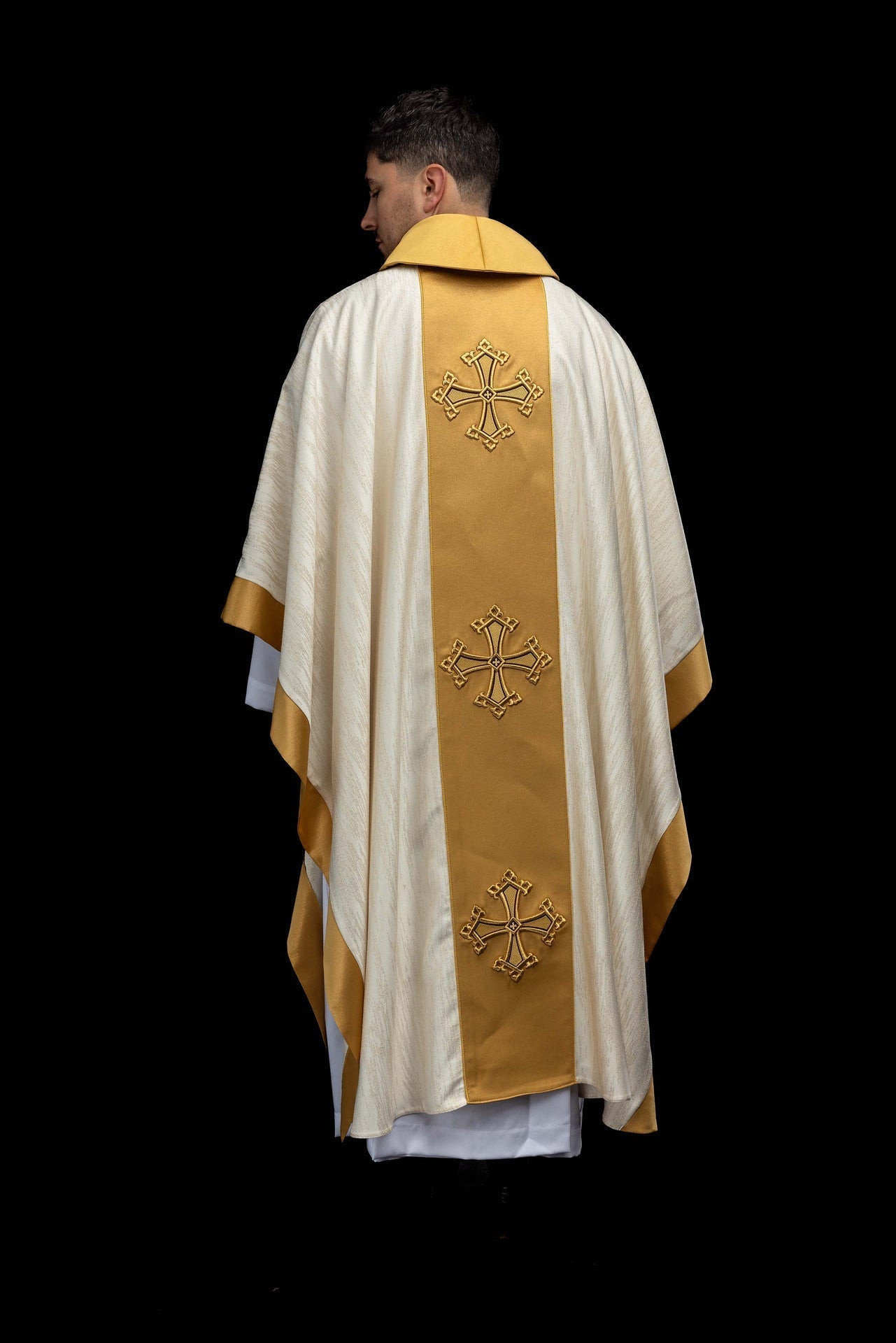Ecru chasuble with an embroidered cross motif and a decorative fabric orphrey panel LE/7034/05 - CHASUBLES.COM