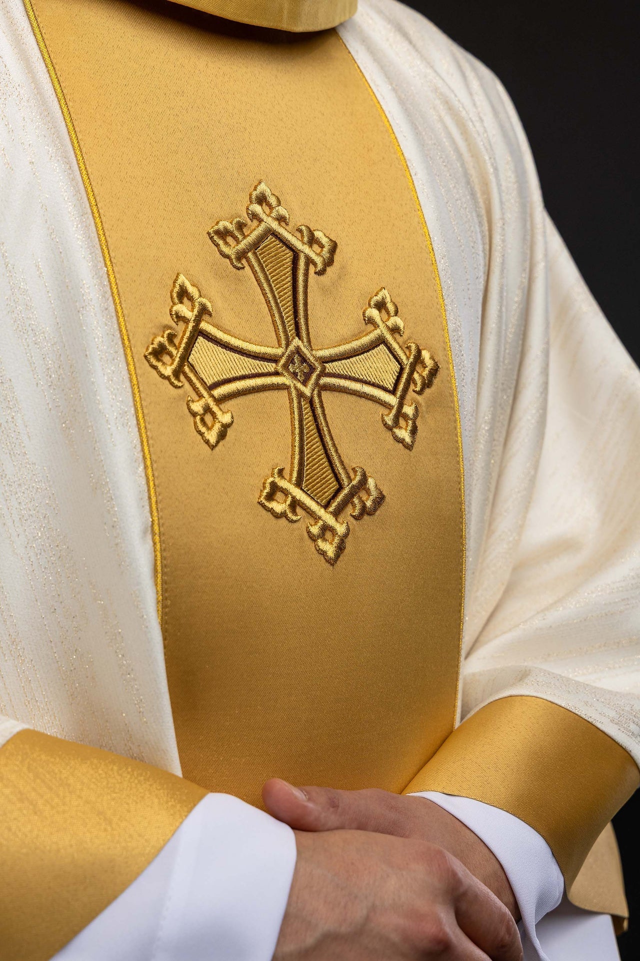 Ecru chasuble with an embroidered cross motif and a decorative fabric orphrey panel LE/7034/05 - CHASUBLES.COM