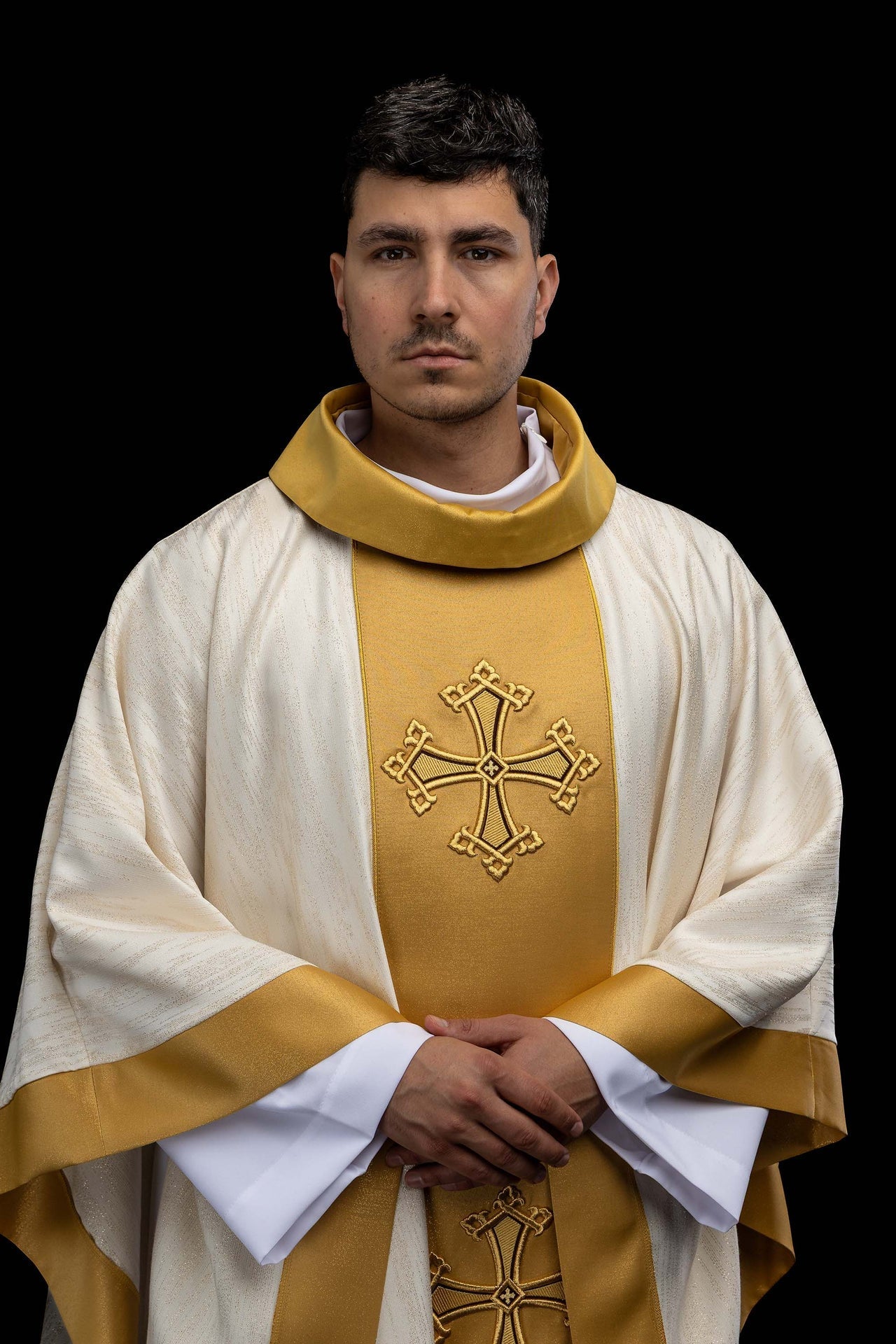 Ecru chasuble with an embroidered cross motif and a decorative fabric orphrey panel LE/7034/05 - CHASUBLES.COM
