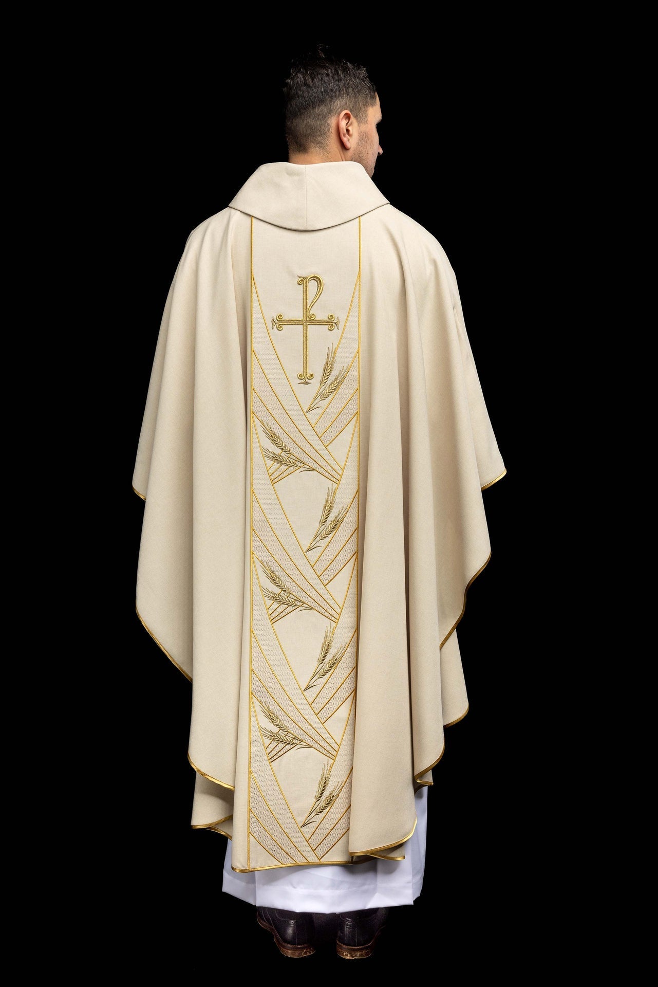 Ecru chasuble with an embroidered Pax band LE/7050/05 - CHASUBLES.COM