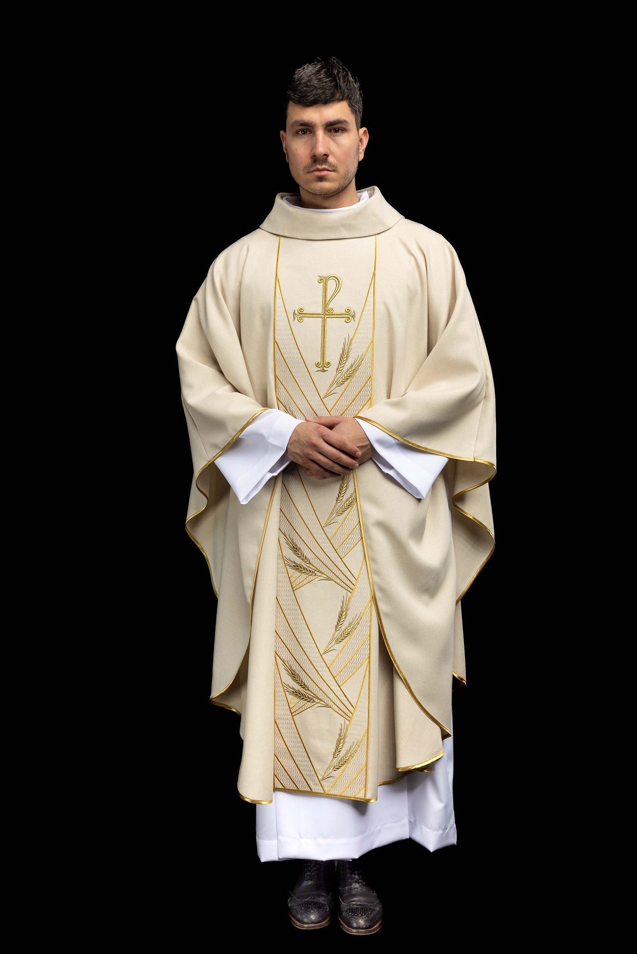 Ecru chasuble with an embroidered Pax band LE/7050/05 - CHASUBLES.COM