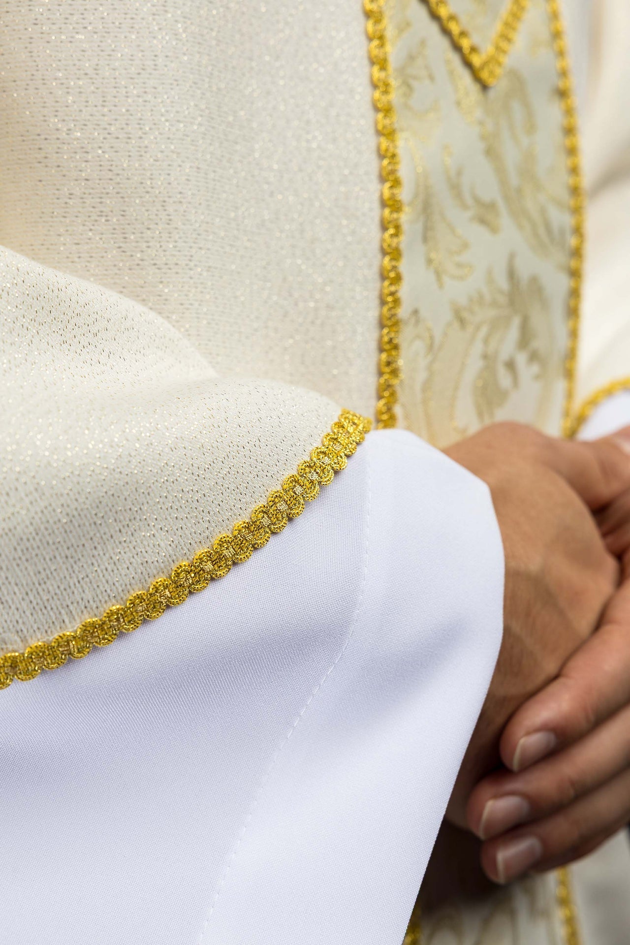 Ecru Chasuble with Cross Adorned with Jacquard Fabric LE/7075/05 - CHASUBLES.COM