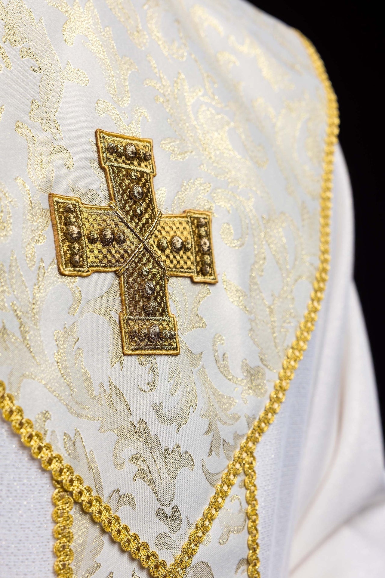Ecru Chasuble with Cross Adorned with Jacquard Fabric LE/7075/05 - CHASUBLES.COM