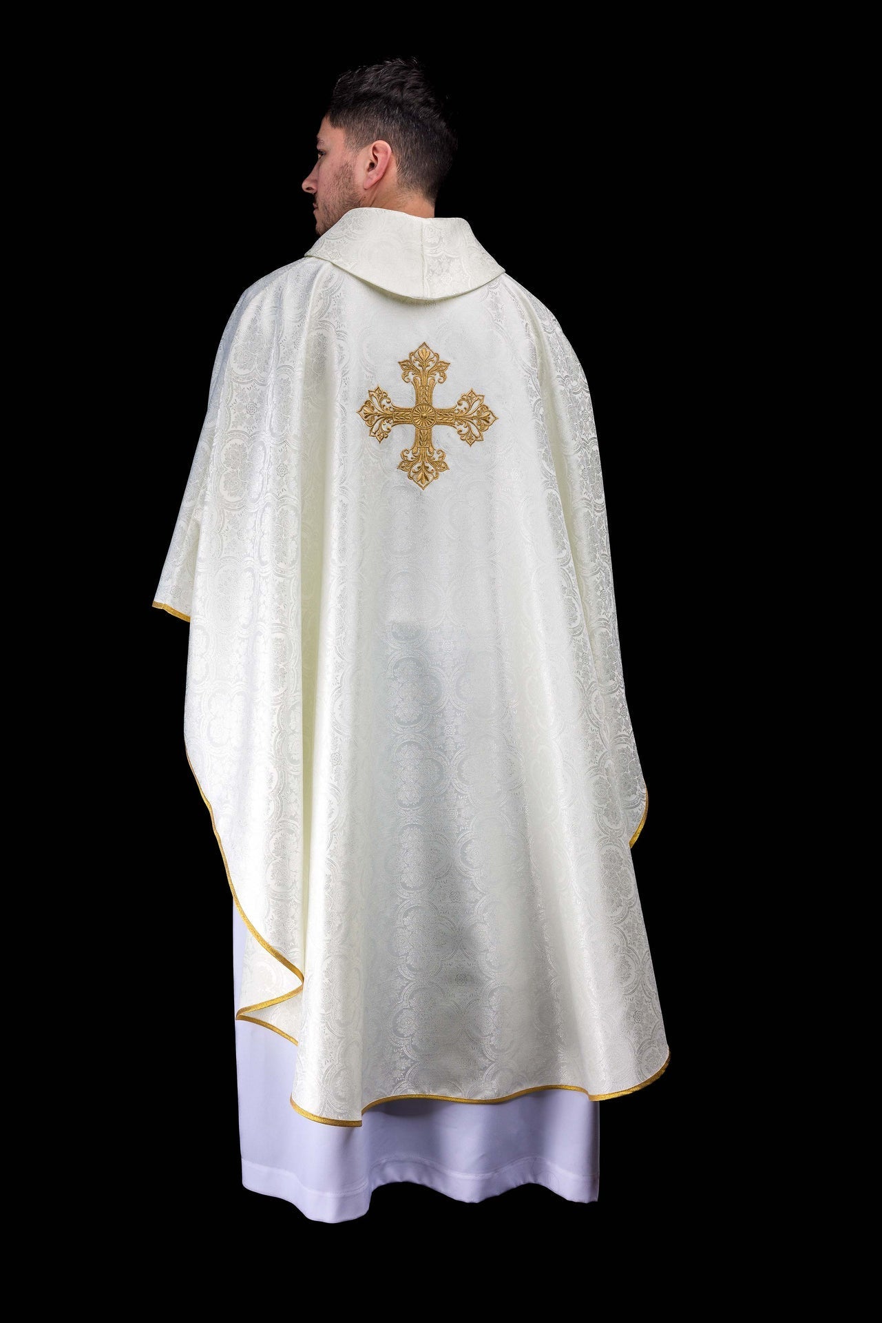 Ecru chasuble with cross jacquard fabric KOR/403/05/11 - CHASUBLES.COM
