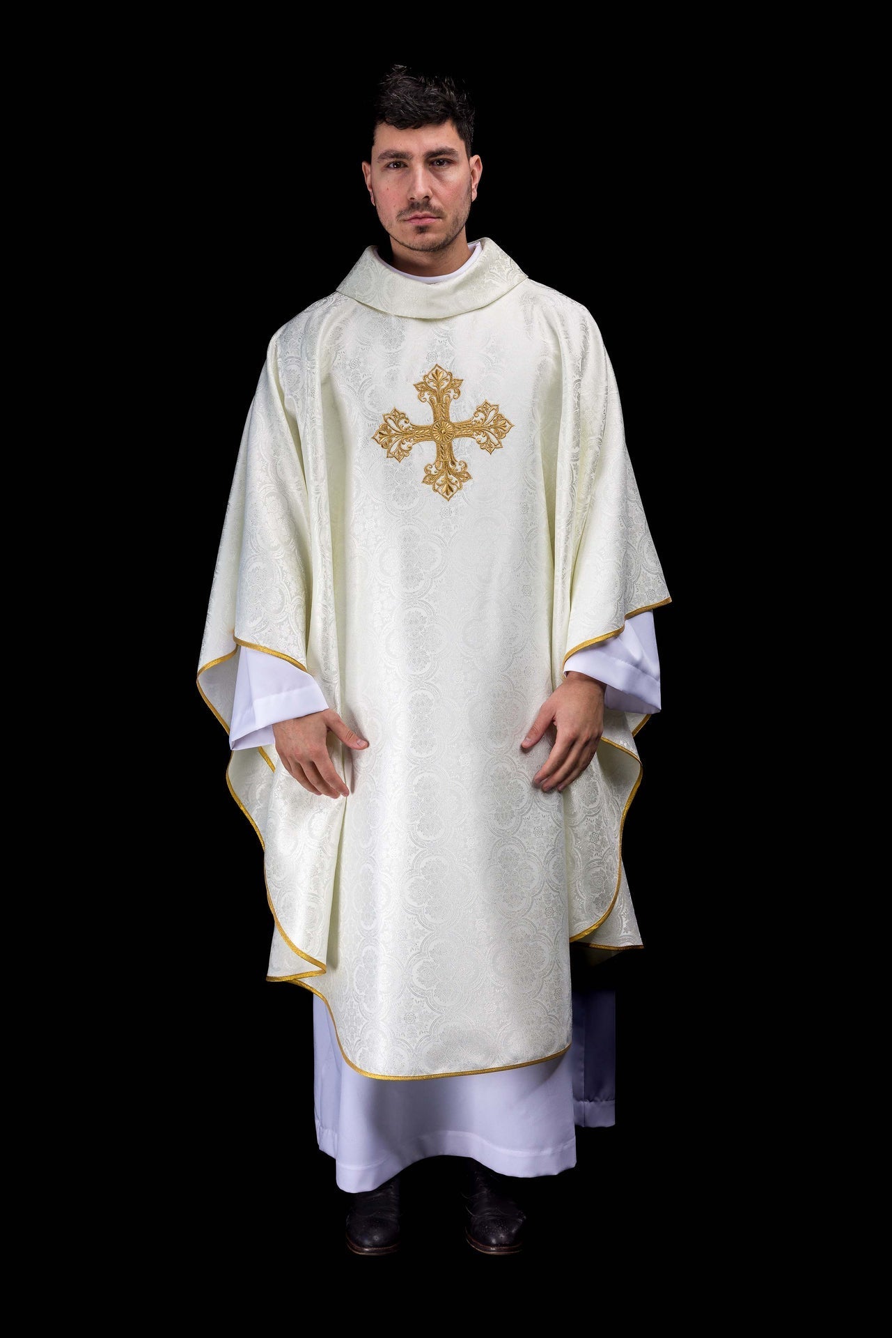 Ecru chasuble with cross jacquard fabric KOR/403/05/11 - CHASUBLES.COM