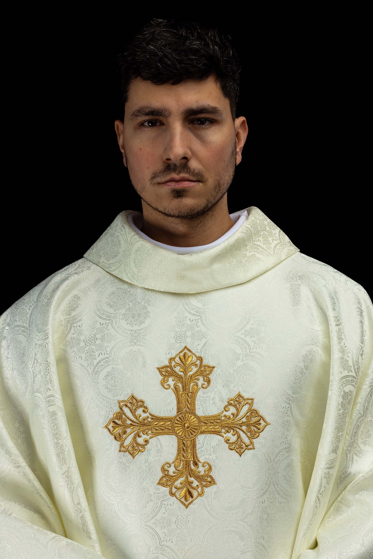 Ecru chasuble with cross jacquard fabric KOR/403/05/11 - CHASUBLES.COM