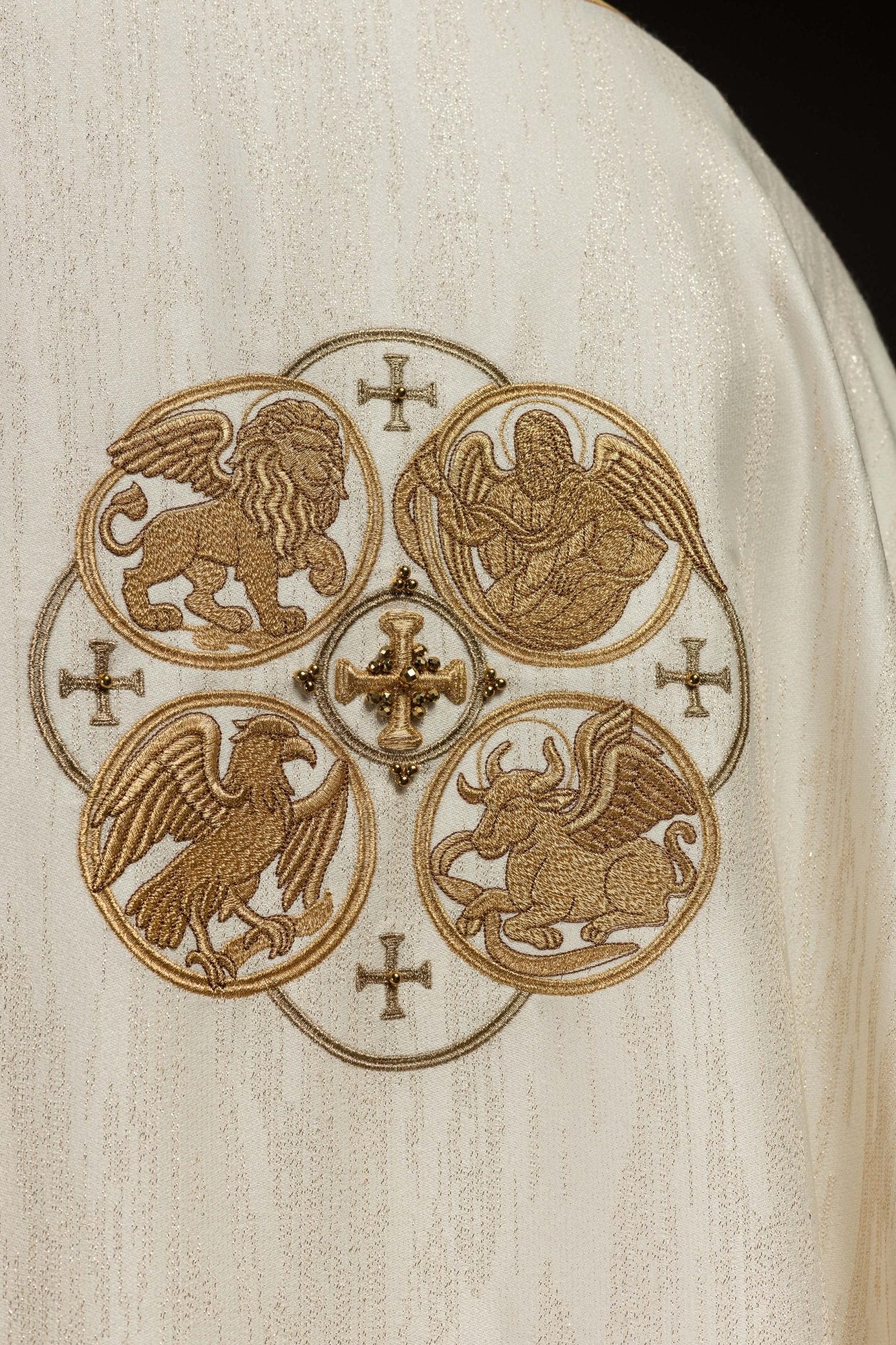 Ecru Chasuble with Embroidery of the Four Evangelists on Decorative Fabric KOA/005/05/99 - CHASUBLES.COM