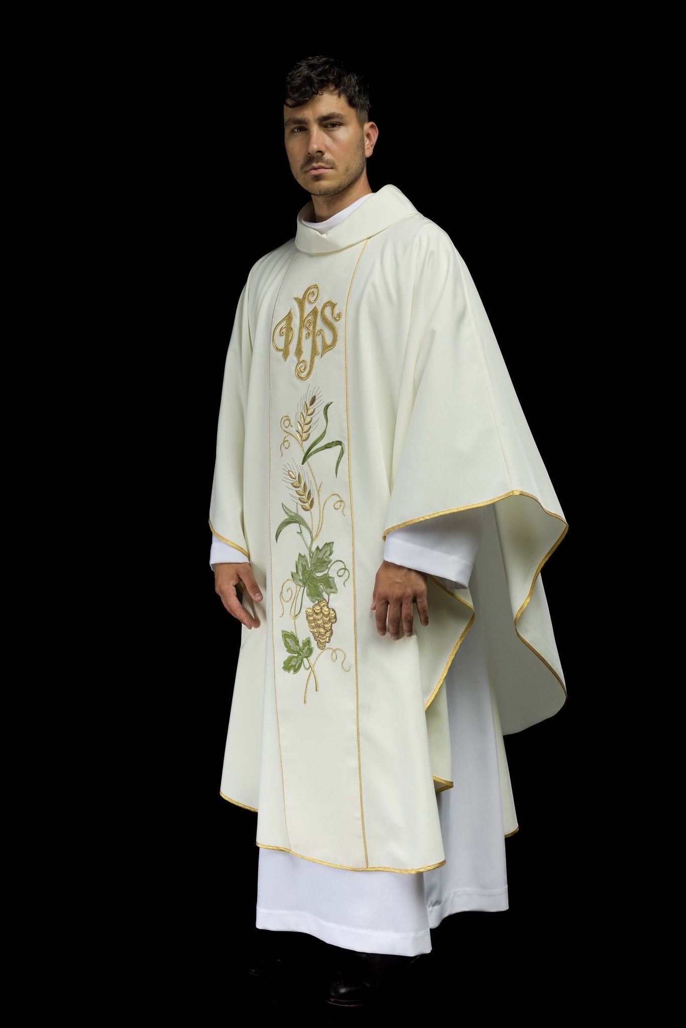 Ecru chasuble with IHS and grapes embroidery KOR/117/05/01 ECRU - CHASUBLES.COM