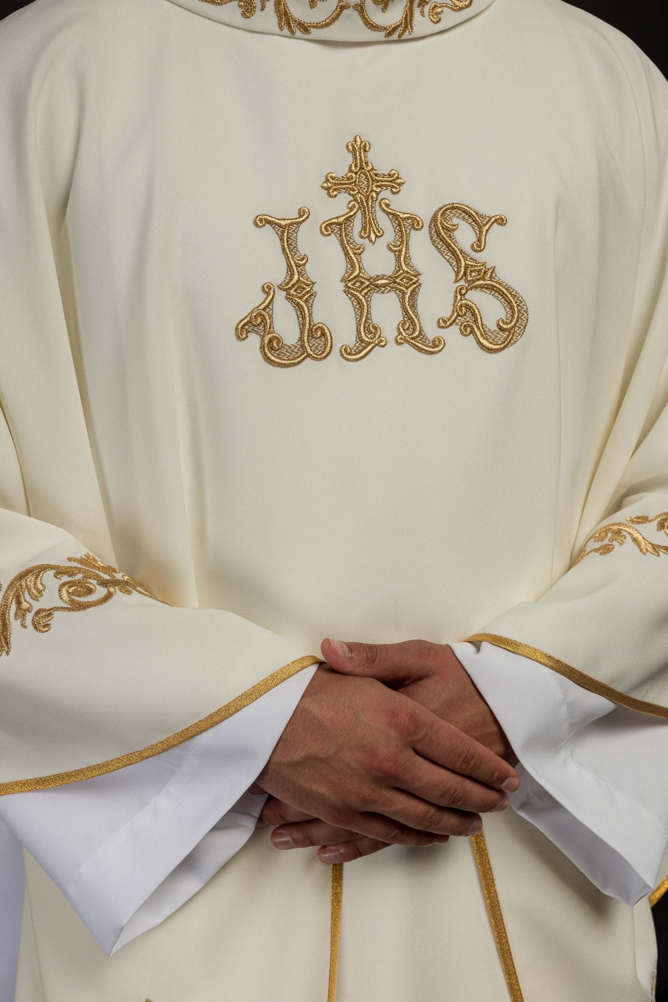Ecru chasuble with IHS motif KOR/157/05/01 ECRU - CHASUBLES.COM
