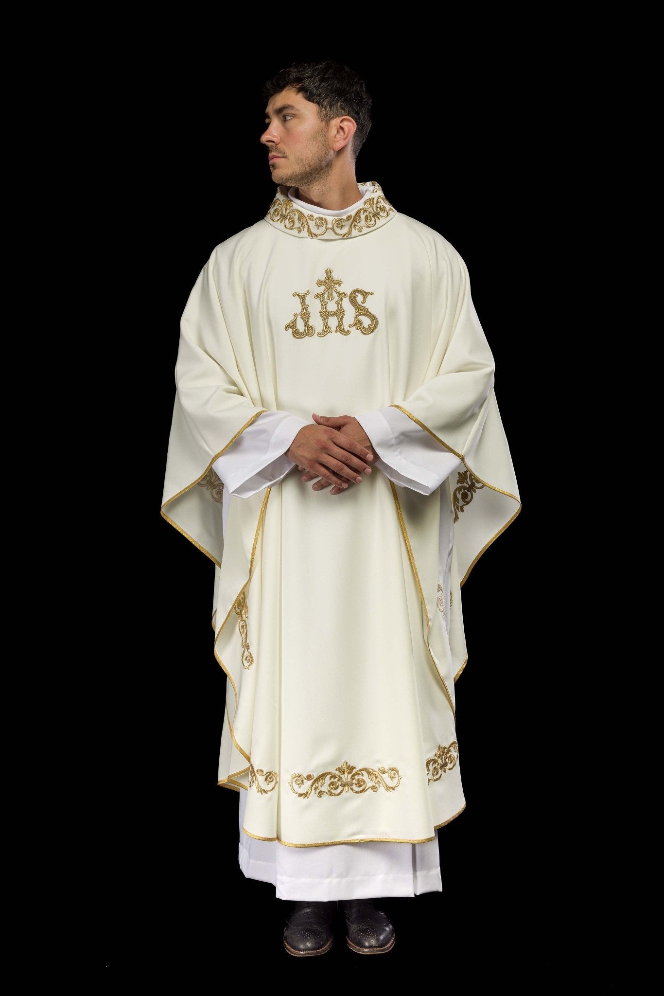 Ecru chasuble with IHS motif KOR/157/05/01 ECRU - CHASUBLES.COM