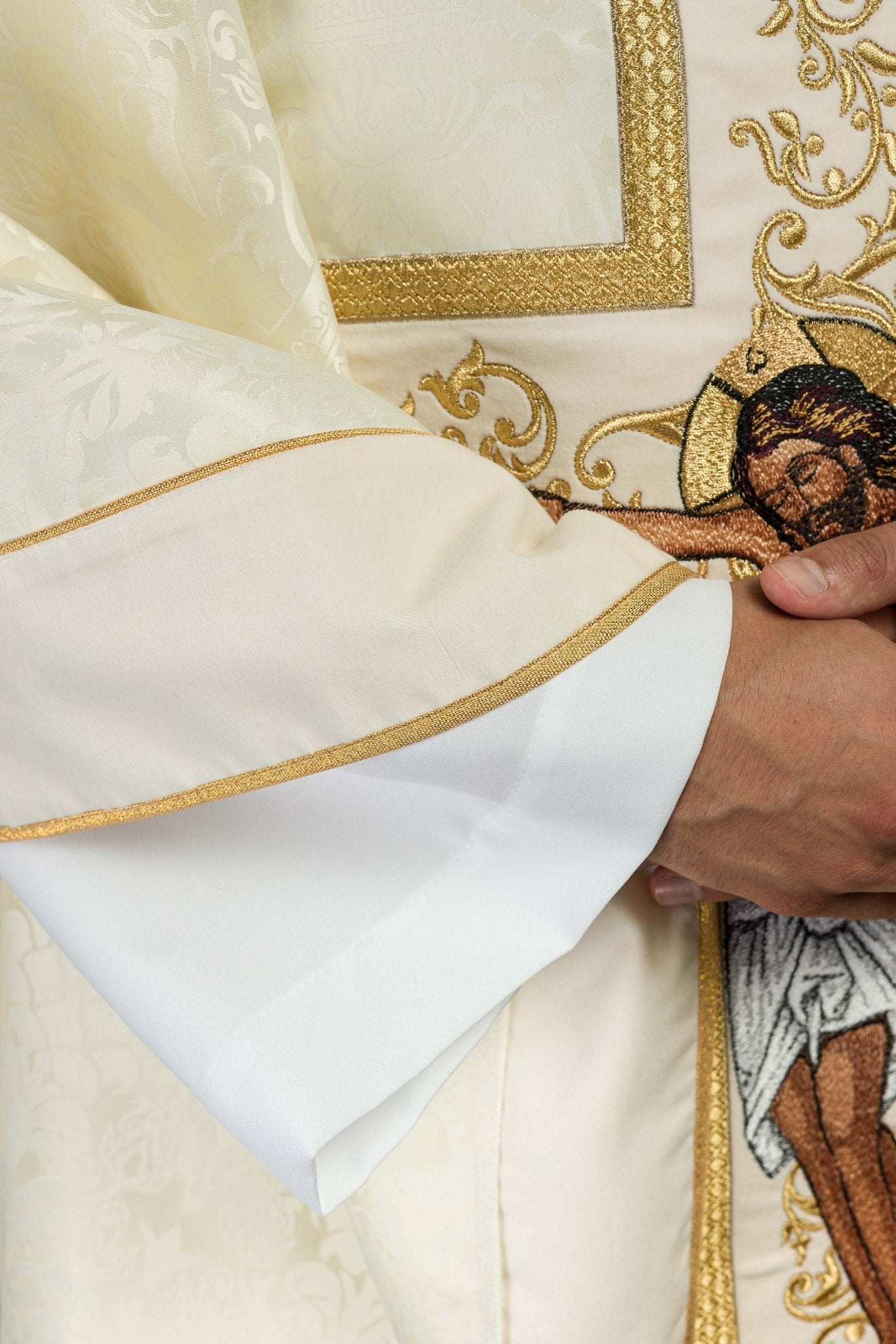 Ecru chasuble with Jesus Christ embroidery KOR/190/05/83/PA ECRU - CHASUBLES.COM