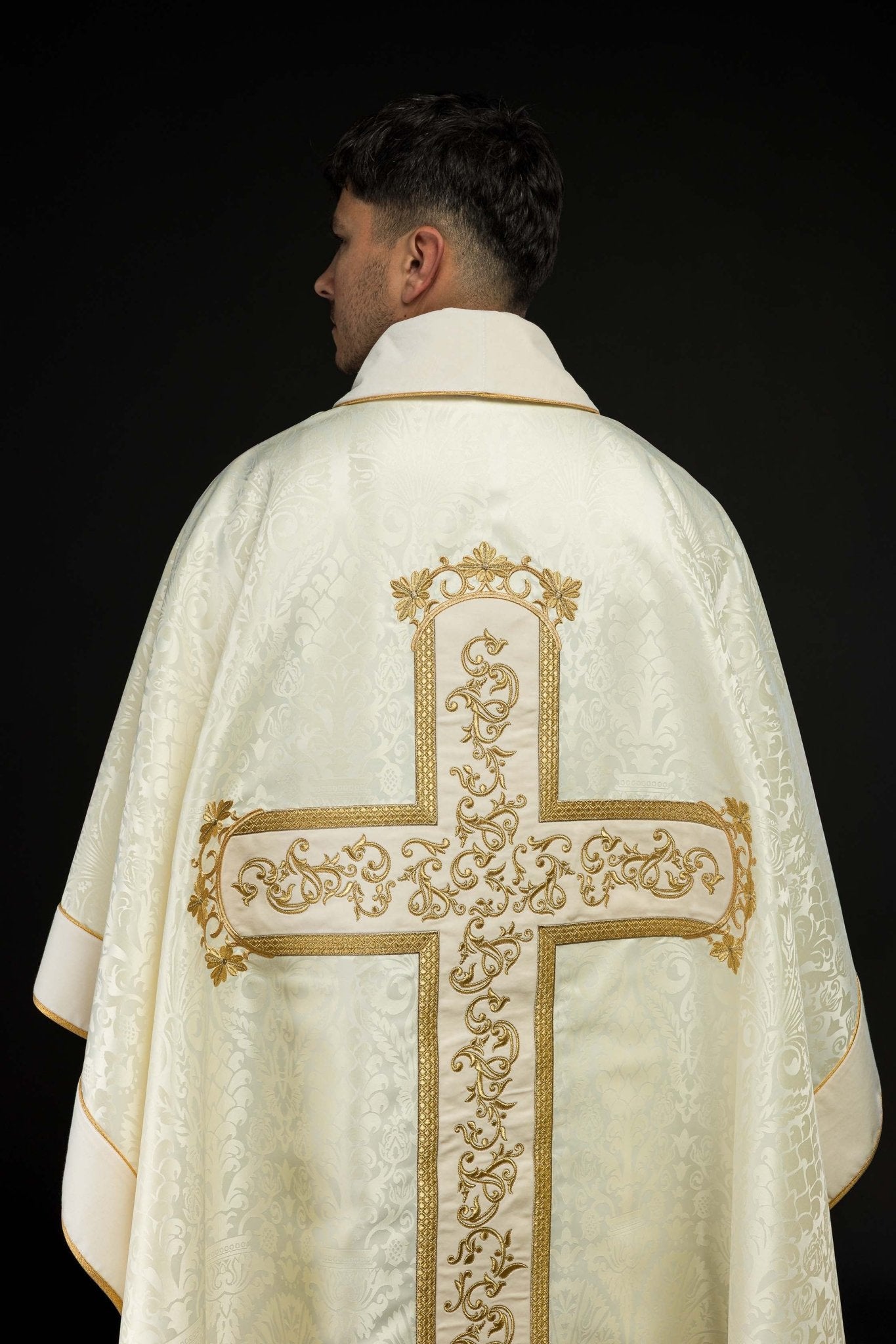 Ecru chasuble with Jesus Christ embroidery KOR/190/05/83/PA ECRU - CHASUBLES.COM