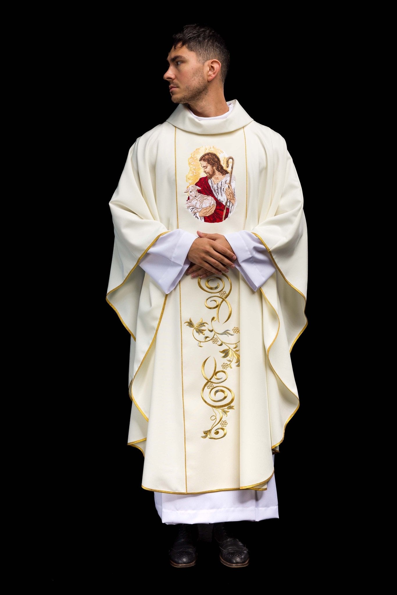 Ecru chasuble with the image of Jesus KOR/202/05/01 ECRU - CHASUBLES.COM