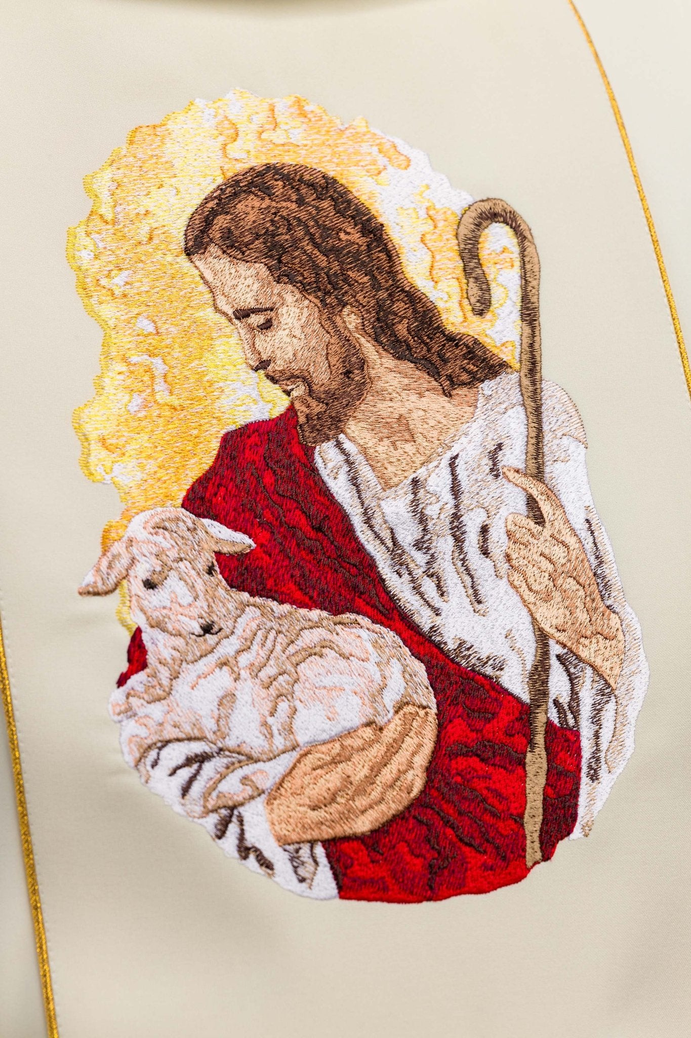 Ecru chasuble with the image of Jesus KOR/202/05/01 ECRU - CHASUBLES.COM