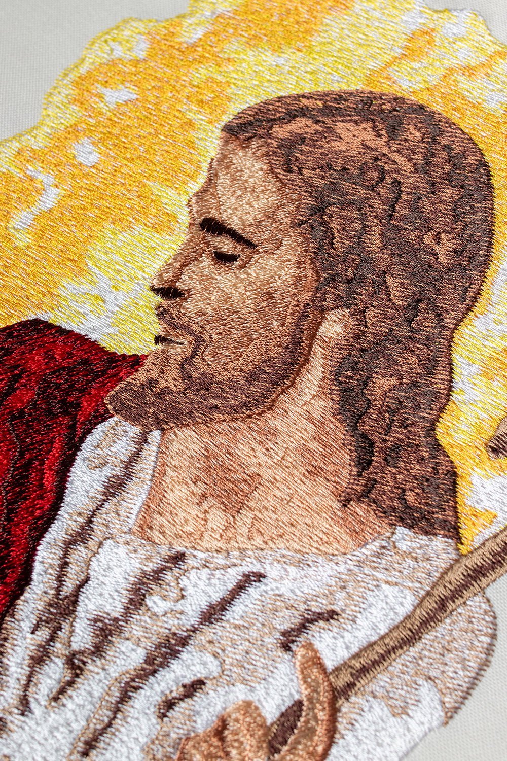 Ecru chasuble with the image of Jesus KOR/202/05/01 ECRU - HAFTINAUSA.COM