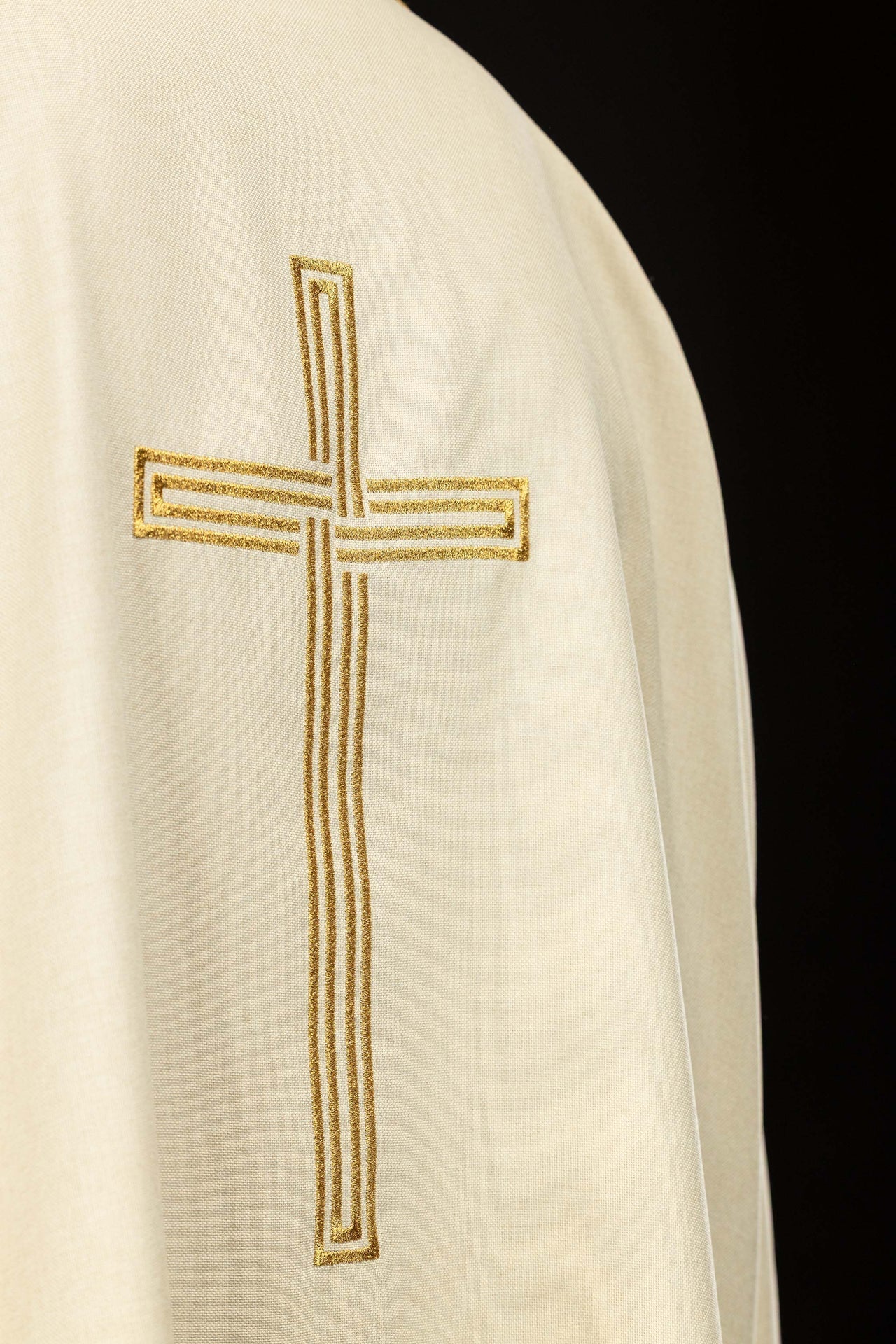 Ecru dalmatic with an embroidered gold cross KDL/393/05/70/D - CHASUBLES.COM