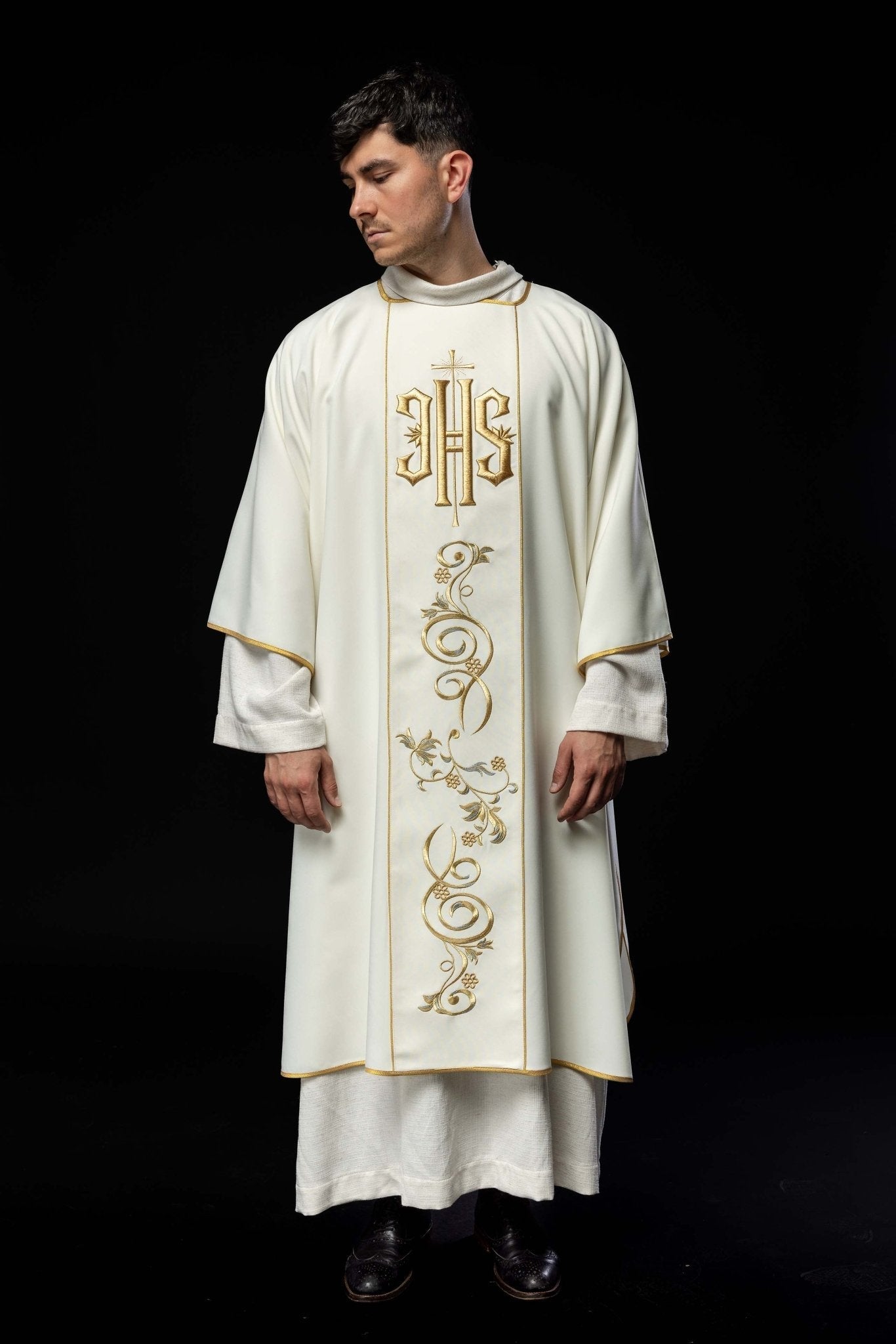 Ecru dalmatic with an embroidered IHS band KDL/031/05/01/A ECRU DALMATYK - HAFTINAUSA.COM