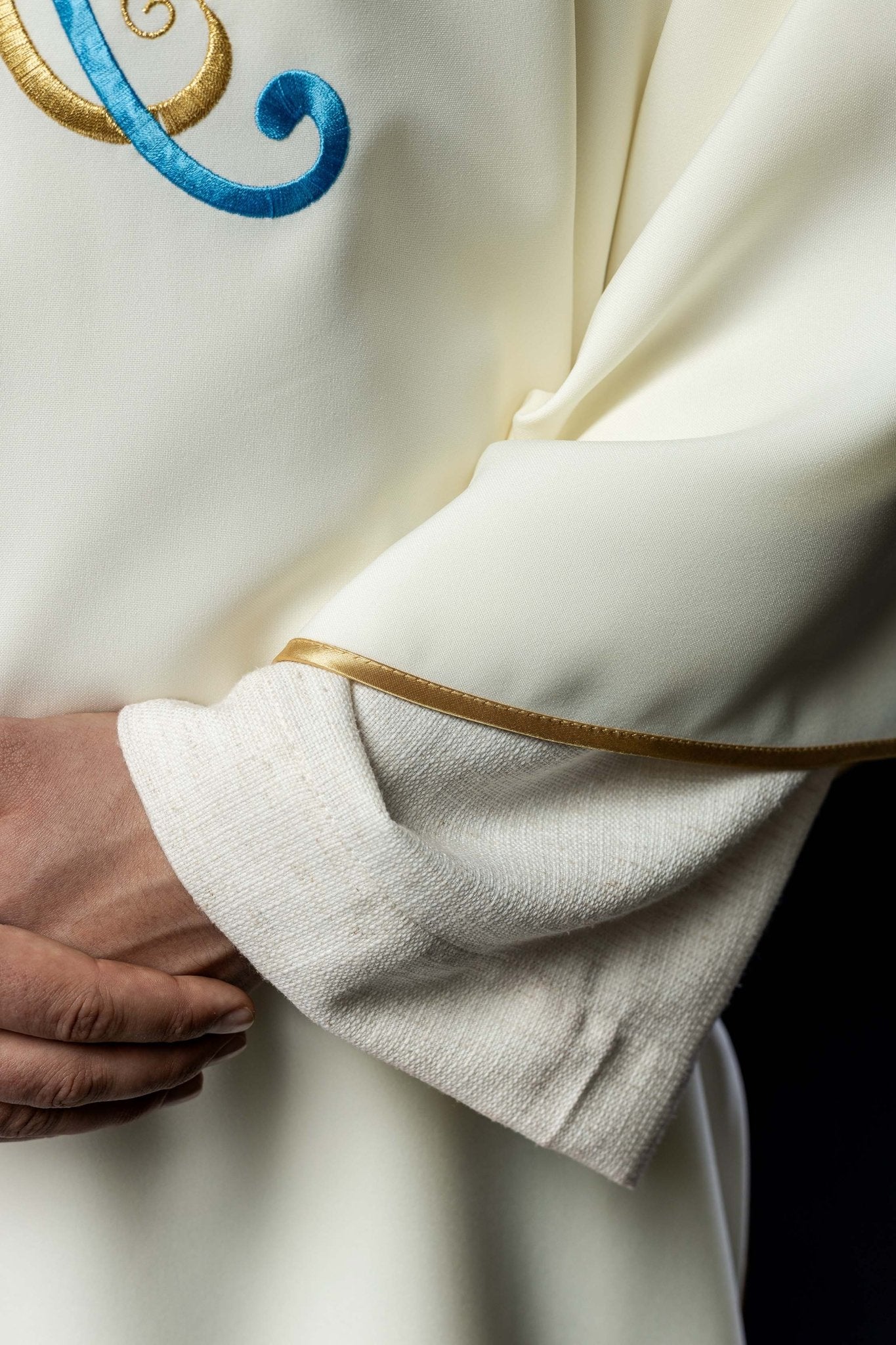 Ecru dalmatic with Marian embroidery KDL/090/05/12/D - HAFTINAUSA.COM