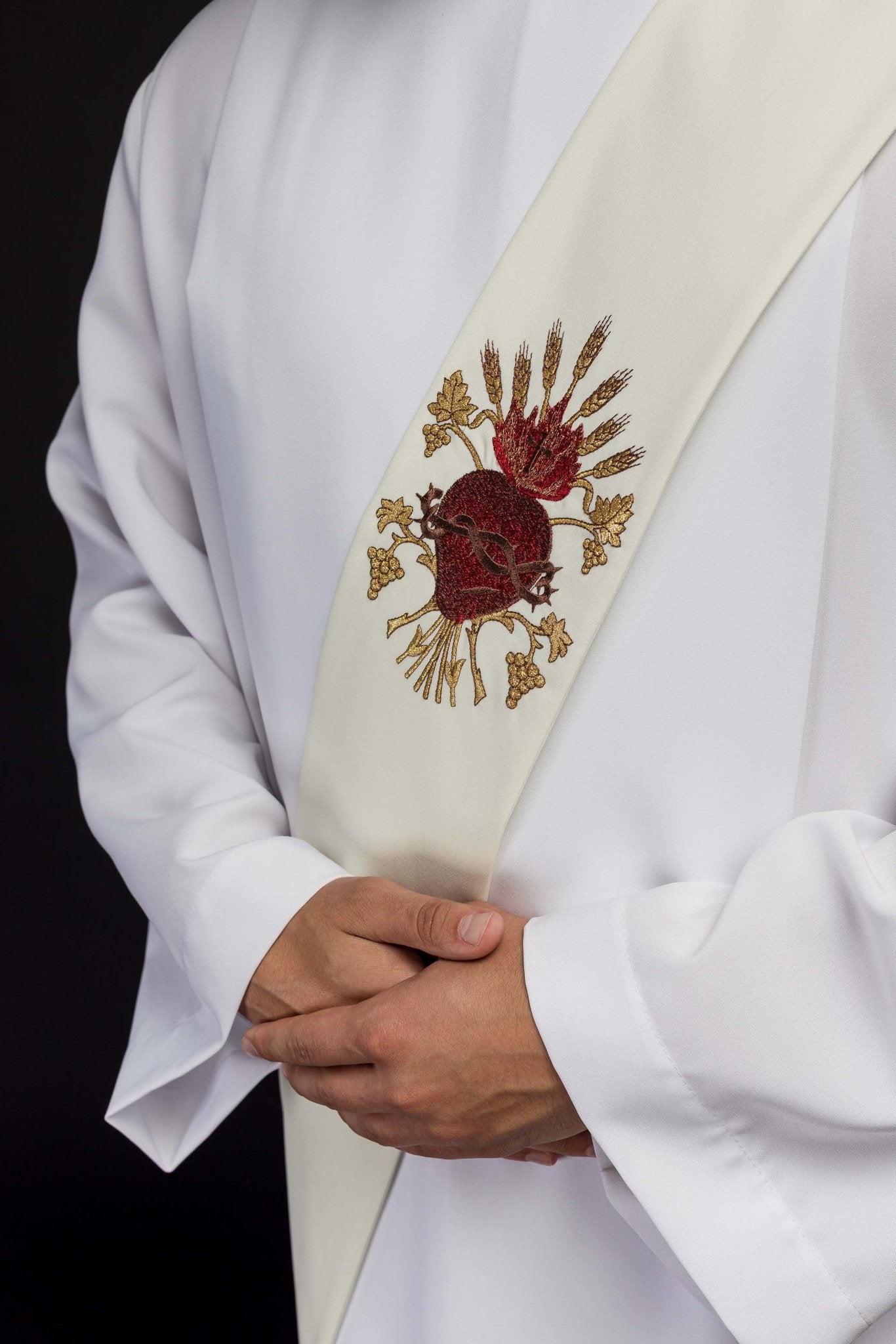 Ecru Deacon stole with the embroidery of the Sacred Heart of Jesus KSD/137/05/01 ECRU - HAFTINAUSA.COM